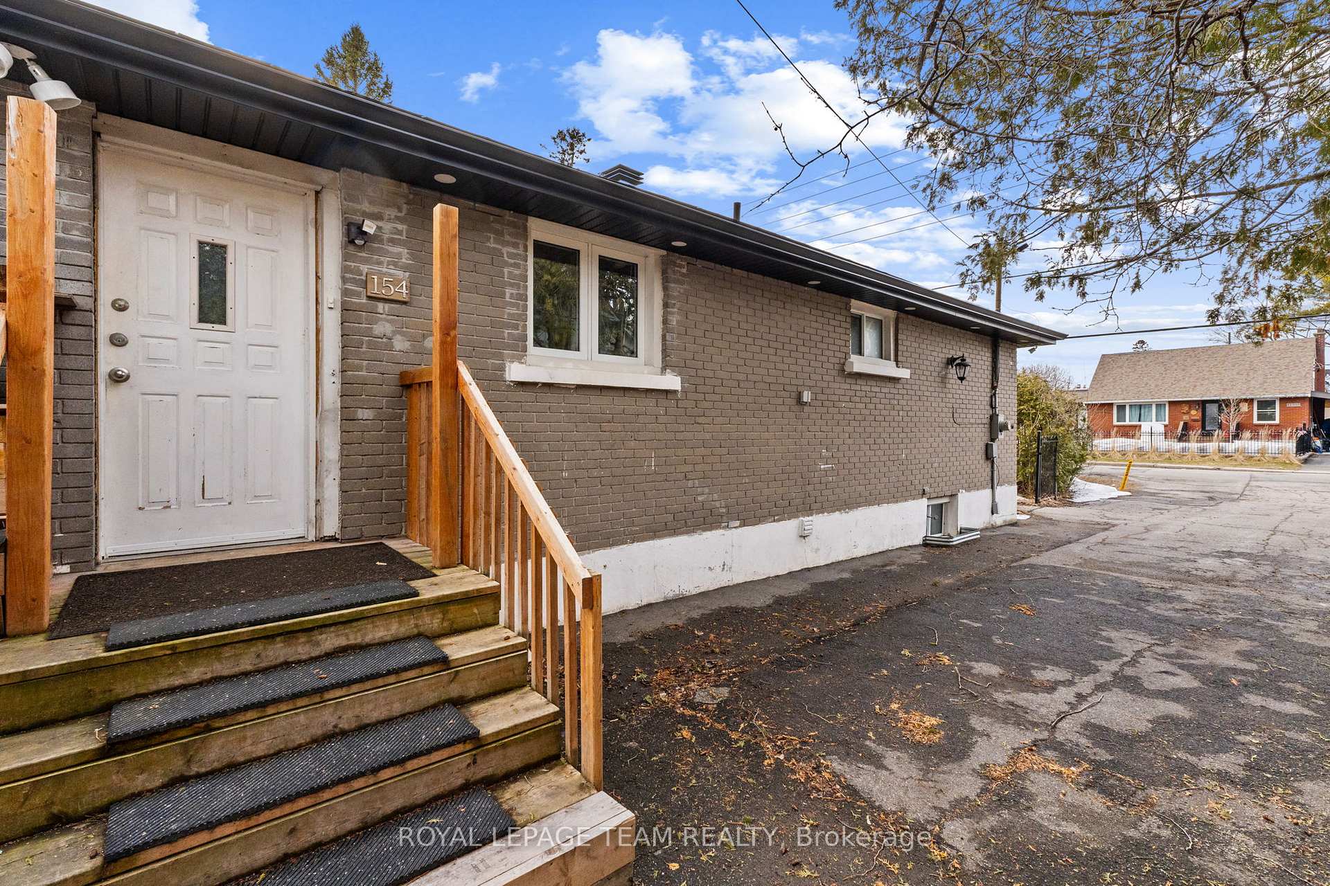 Photo 4 of 154 Norice Street, Ottawa, Meadowlands/Crestview — HOMEH