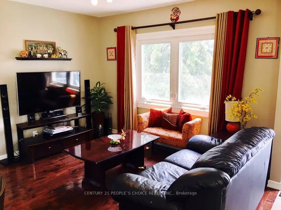 Photo 3 of 579 Northcliffe Boulevard E, Toronto, Oakwood Village — HOMEH