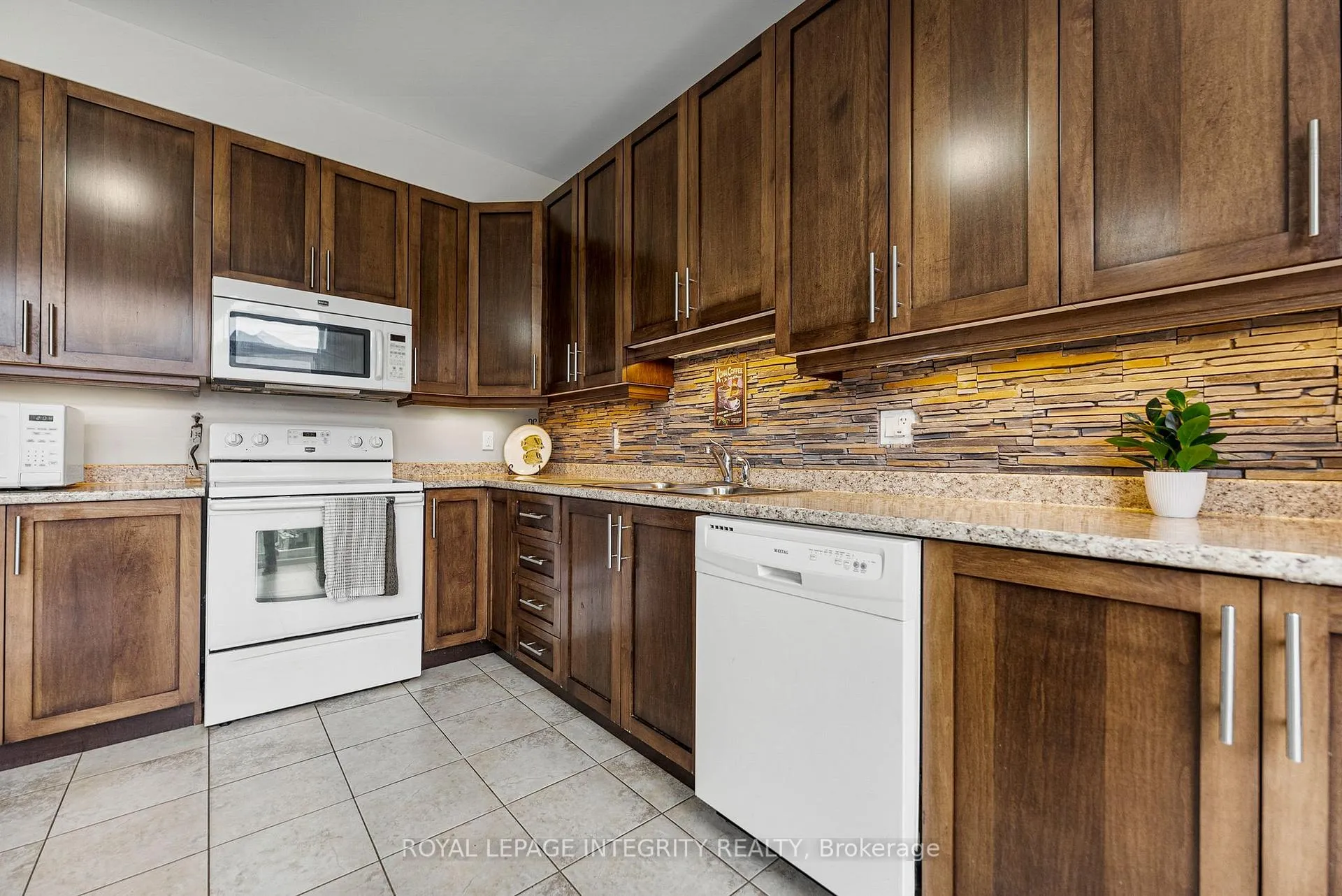 Photo 4 of 53 Willowshore Way, Carleton Place — HOMEH