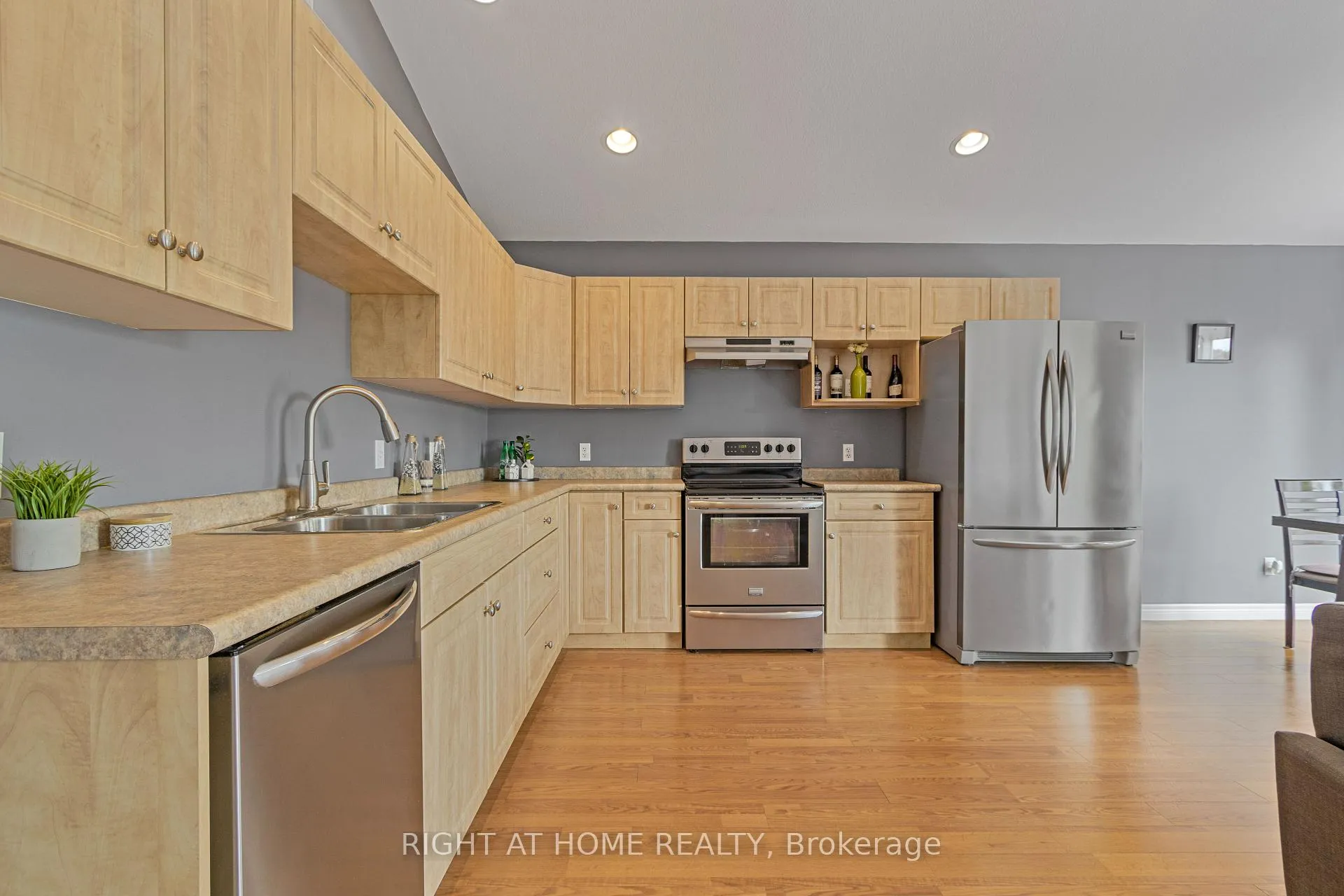 Photo 9 of 9 Discovery Court, Chatham-Kent, NE — HOMEH