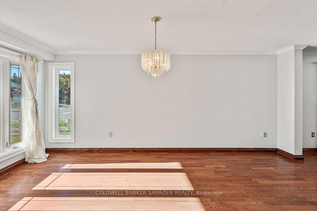 Photo 4 of 121 Topley Crescent, Ottawa, Hunt Club Park — HOMEH