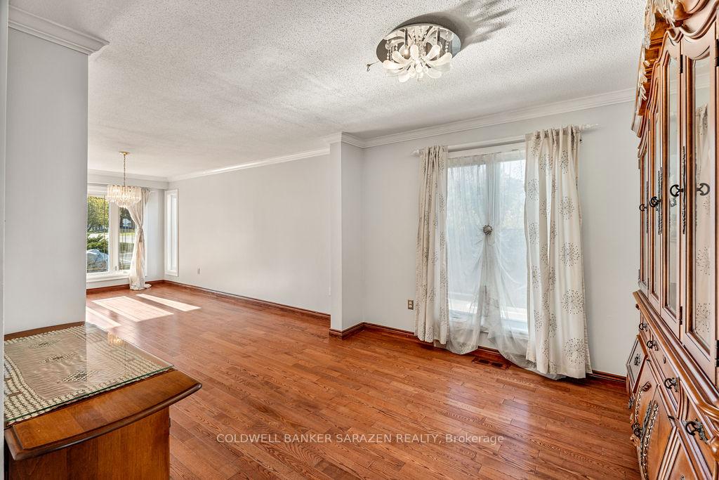Photo 8 of 121 Topley Crescent, Ottawa, Hunt Club Park — HOMEH