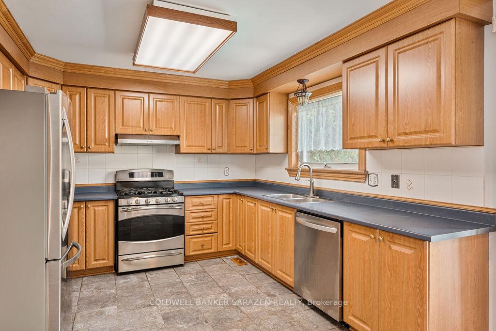 Photo 10 of 121 Topley Crescent, Ottawa, Hunt Club Park — HOMEH