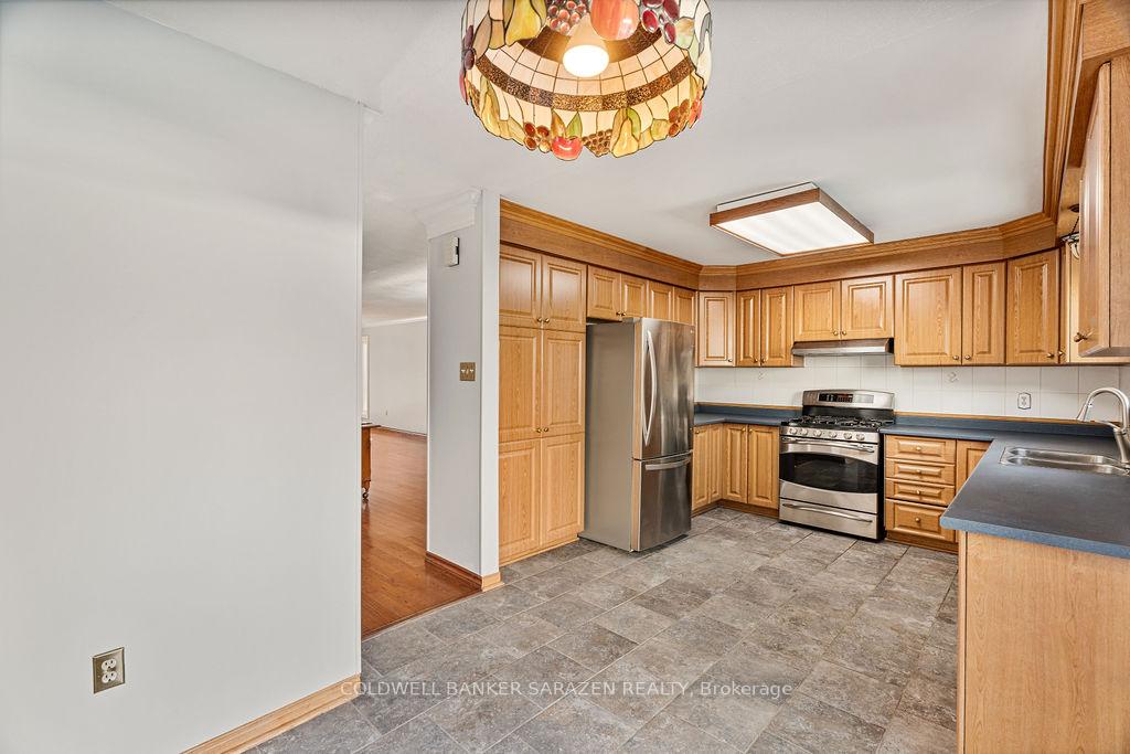 Photo 14 of 121 Topley Crescent, Ottawa, Hunt Club Park — HOMEH
