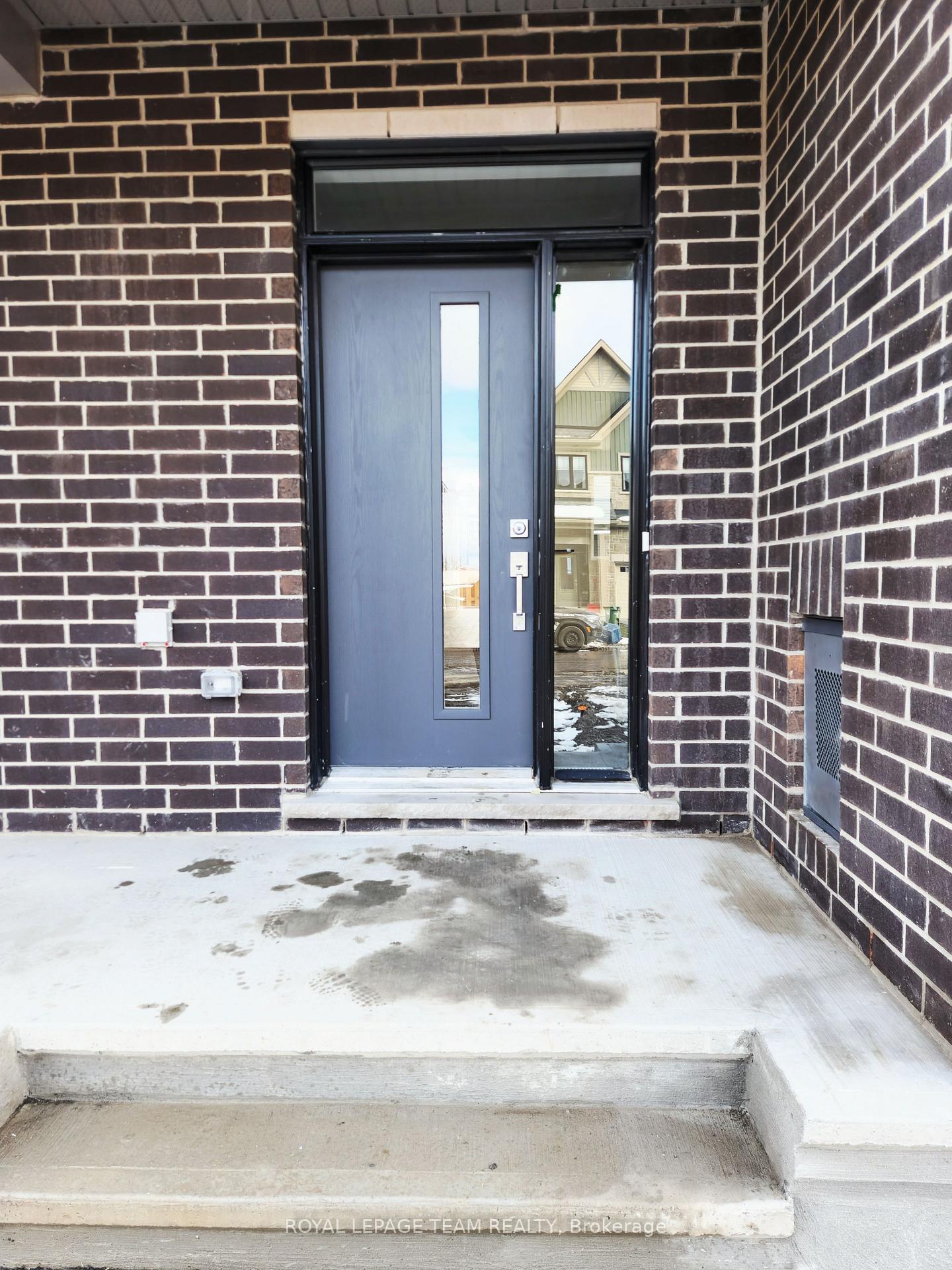 Photo 2 of 723 Fairline Row, Ottawa, Kanata - Emerald Meadows/Trailwest — HOMEH