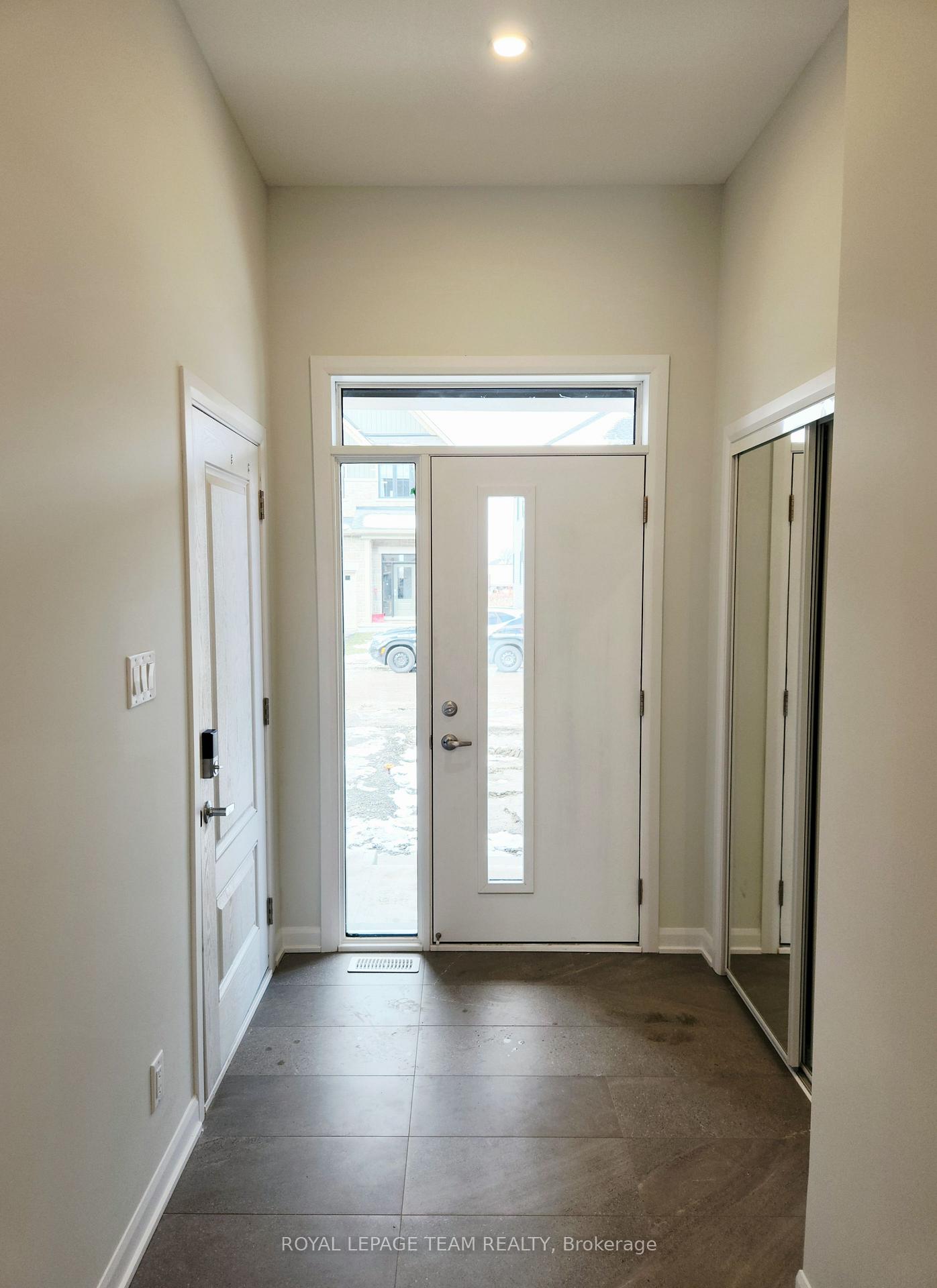 Photo 3 of 723 Fairline Row, Ottawa, Kanata - Emerald Meadows/Trailwest — HOMEH