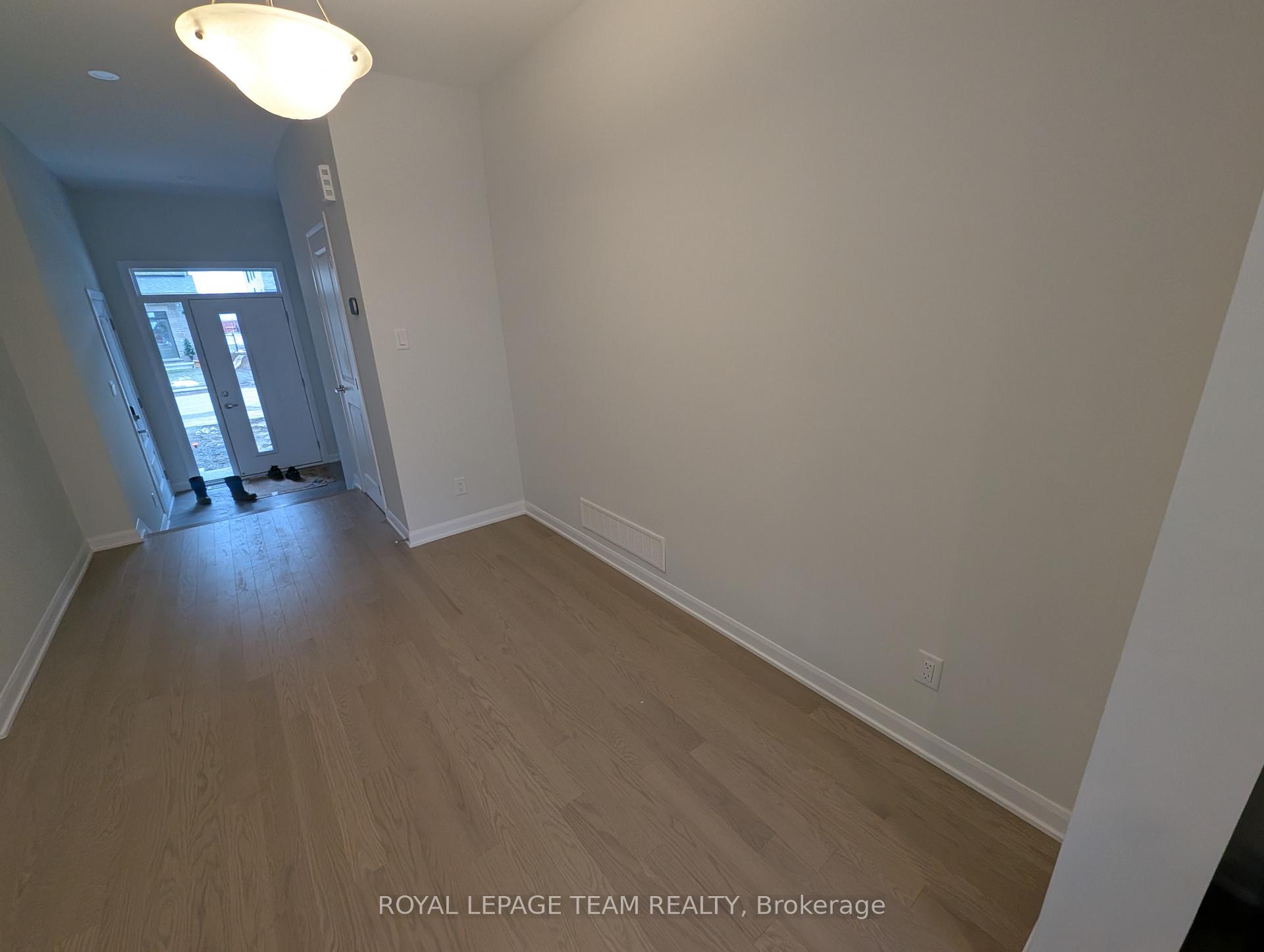 Photo 4 of 723 Fairline Row, Ottawa, Kanata - Emerald Meadows/Trailwest — HOMEH