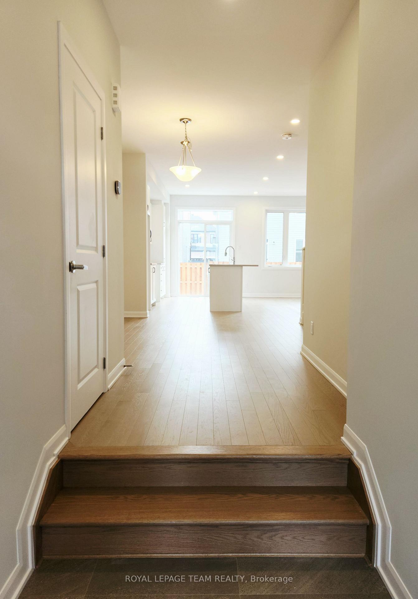 Photo 5 of 723 Fairline Row, Ottawa, Kanata - Emerald Meadows/Trailwest — HOMEH