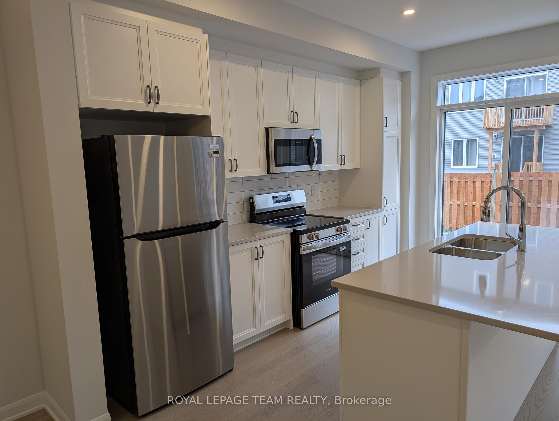 Photo 8 of 723 Fairline Row, Ottawa, Kanata - Emerald Meadows/Trailwest — HOMEH