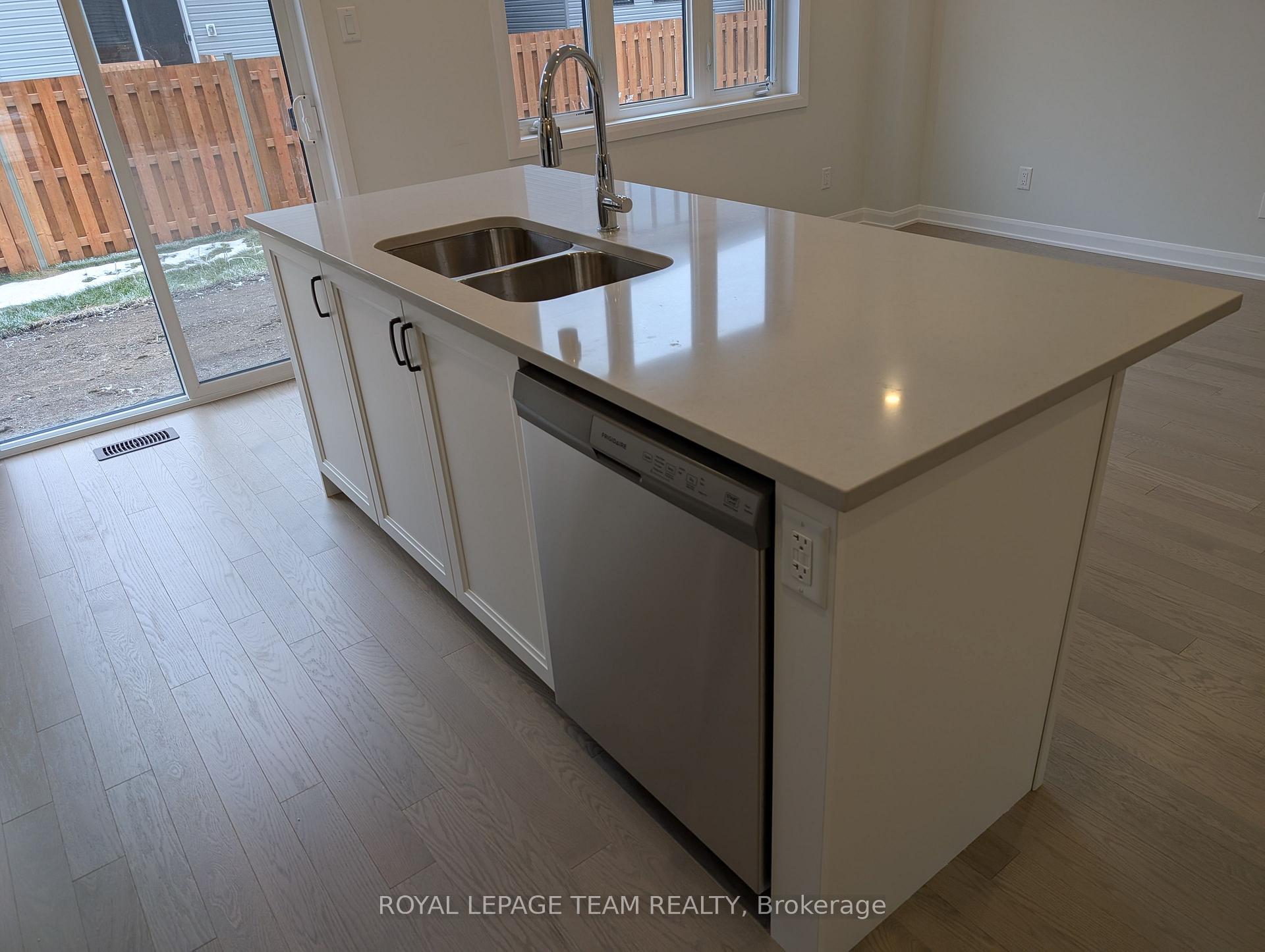 Photo 9 of 723 Fairline Row, Ottawa, Kanata - Emerald Meadows/Trailwest — HOMEH