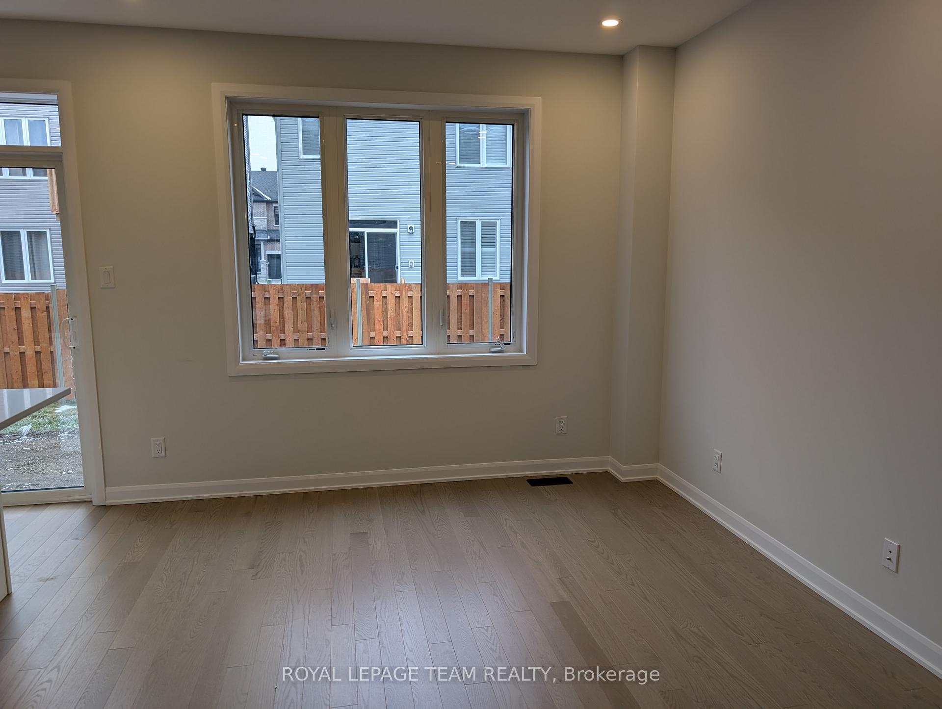 Photo 10 of 723 Fairline Row, Ottawa, Kanata - Emerald Meadows/Trailwest — HOMEH