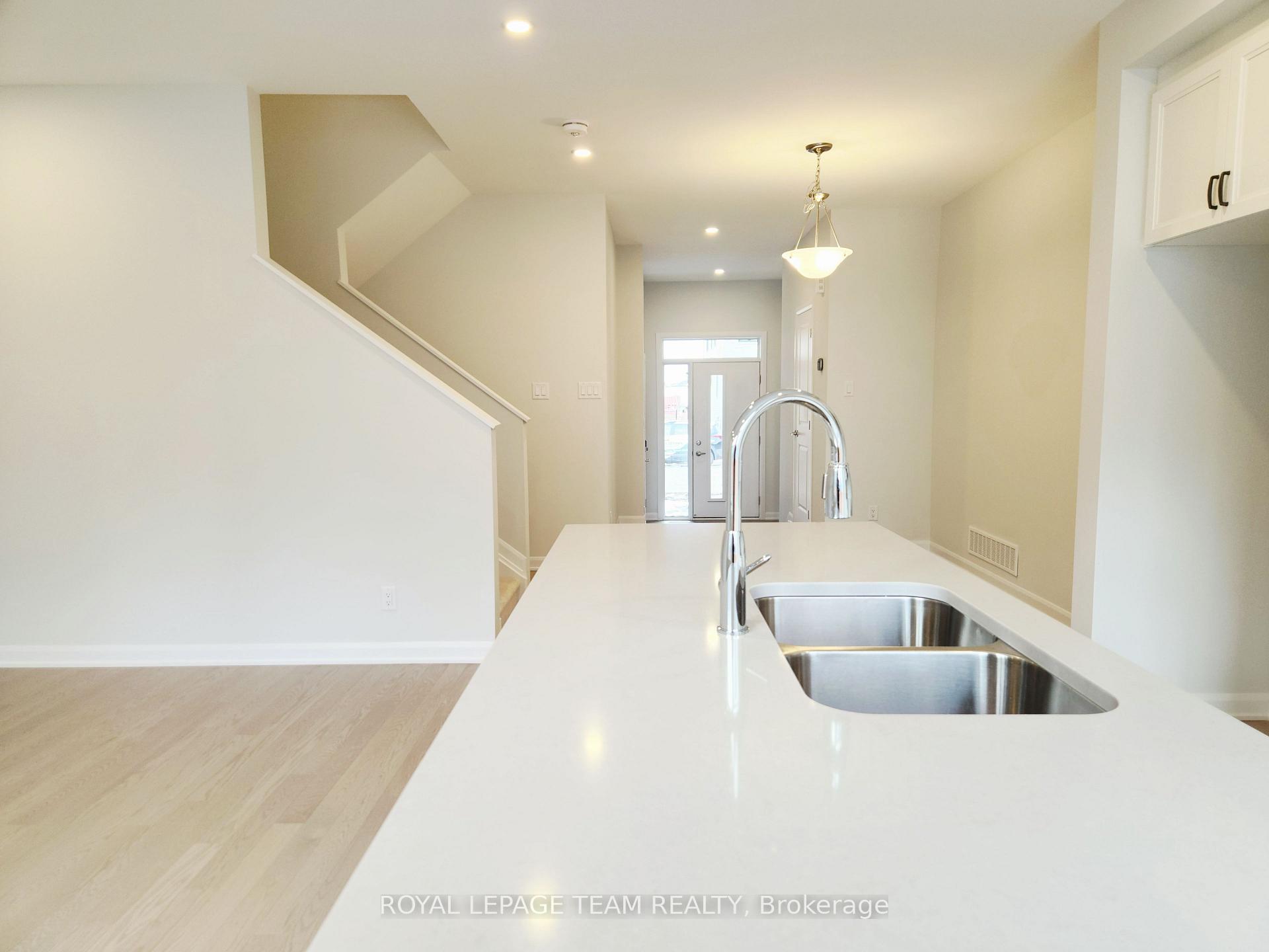Photo 12 of 723 Fairline Row, Ottawa, Kanata - Emerald Meadows/Trailwest — HOMEH