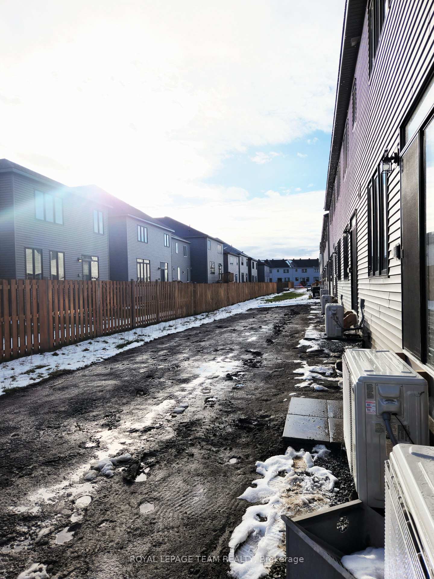 Photo 36 of 723 Fairline Row, Ottawa, Kanata - Emerald Meadows/Trailwest — HOMEH