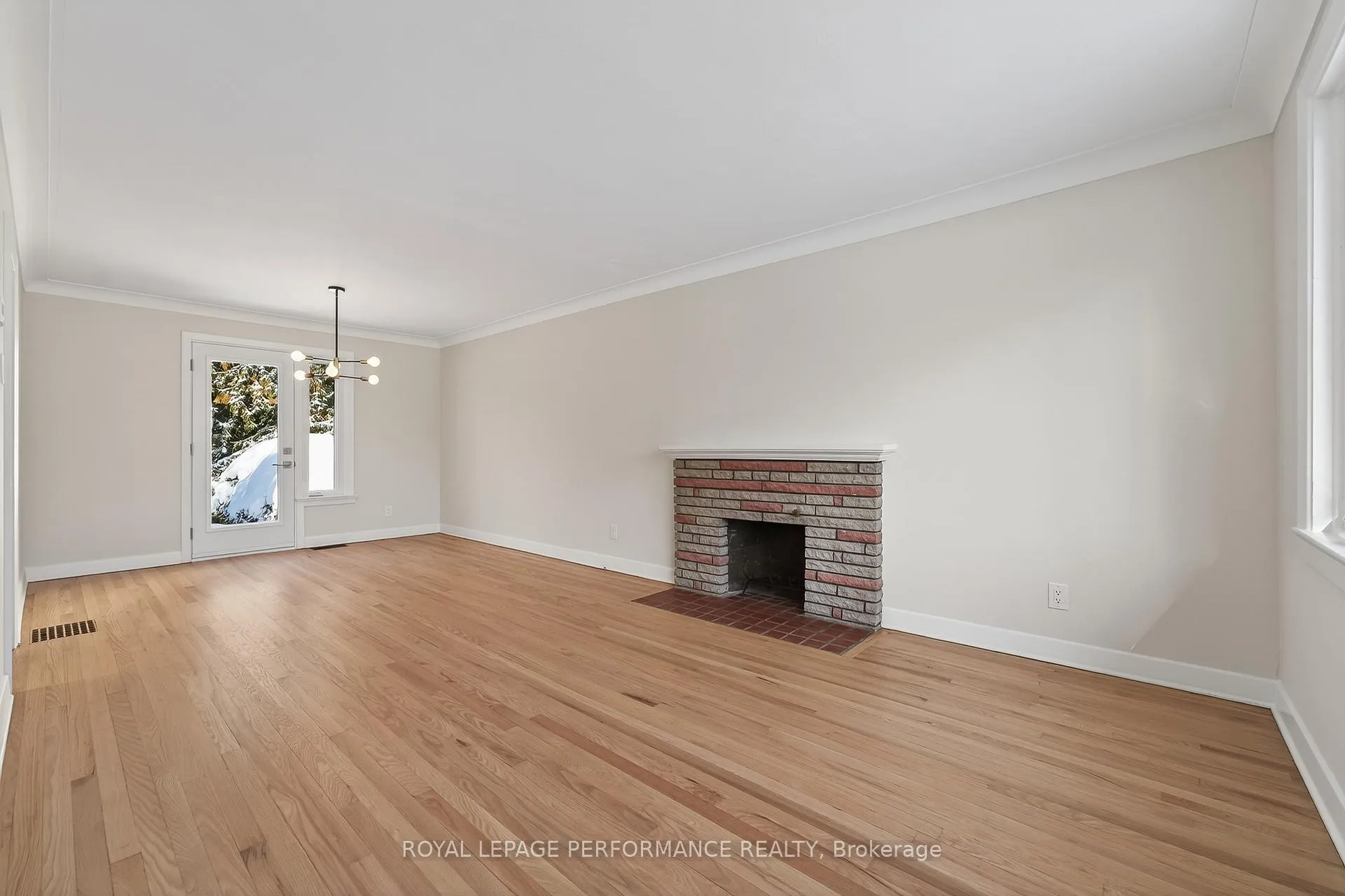 Photo 5 of 274 Compton Avenue, Ottawa, Woodroffe — HOMEH