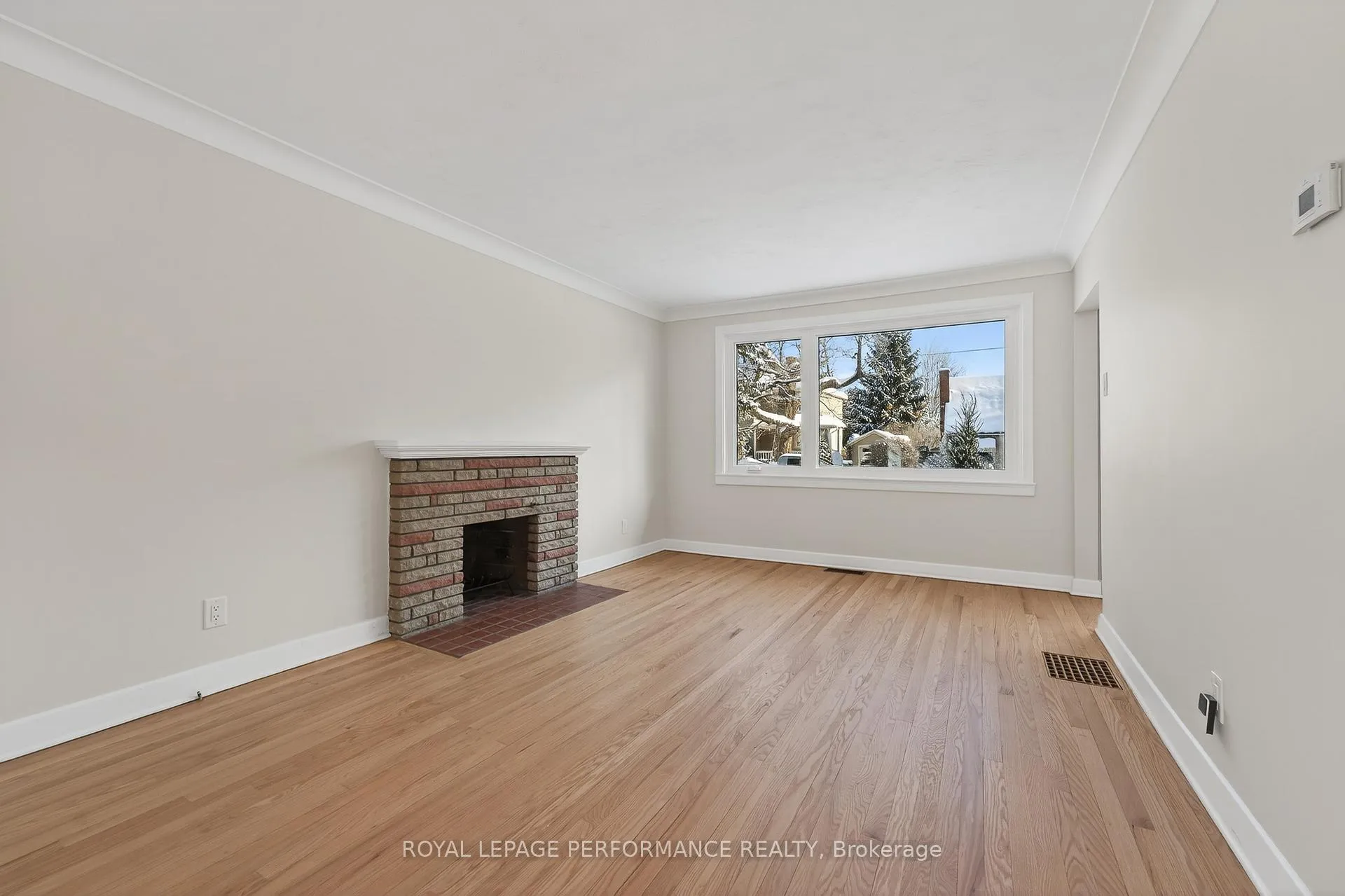 Photo 8 of 274 Compton Avenue, Ottawa, Woodroffe — HOMEH