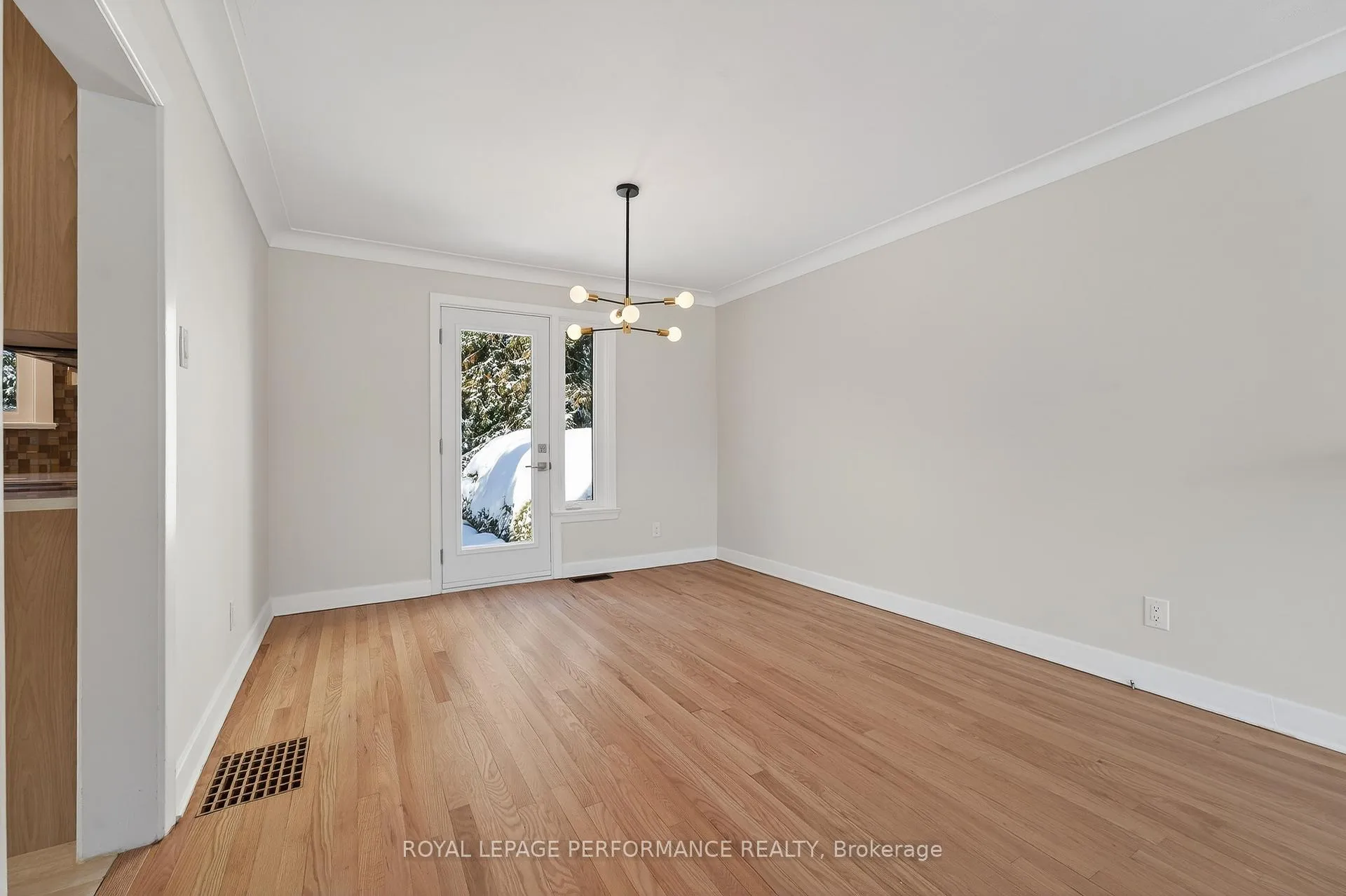 Photo 11 of 274 Compton Avenue, Ottawa, Woodroffe — HOMEH