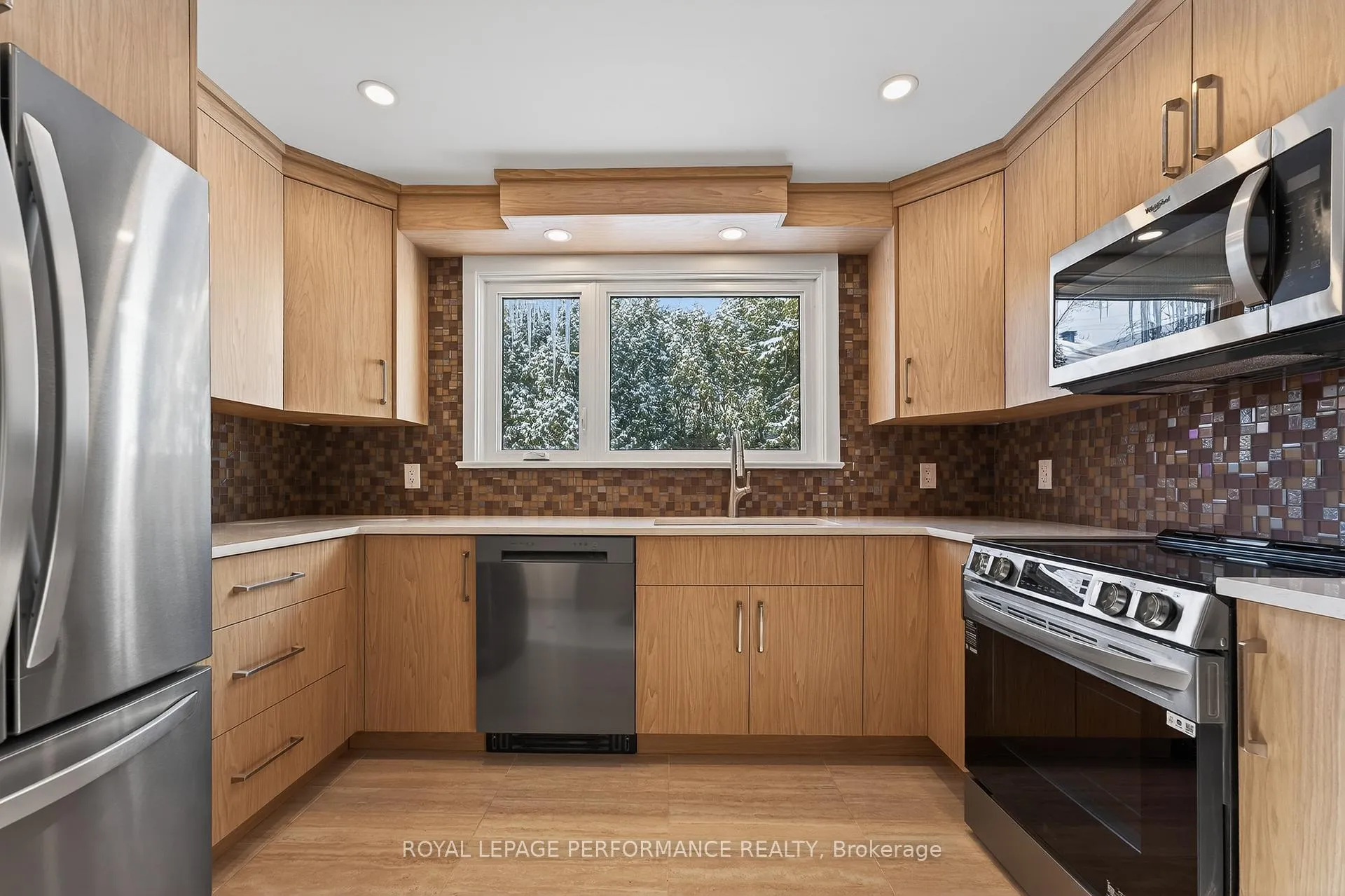 Photo 15 of 274 Compton Avenue, Ottawa, Woodroffe — HOMEH