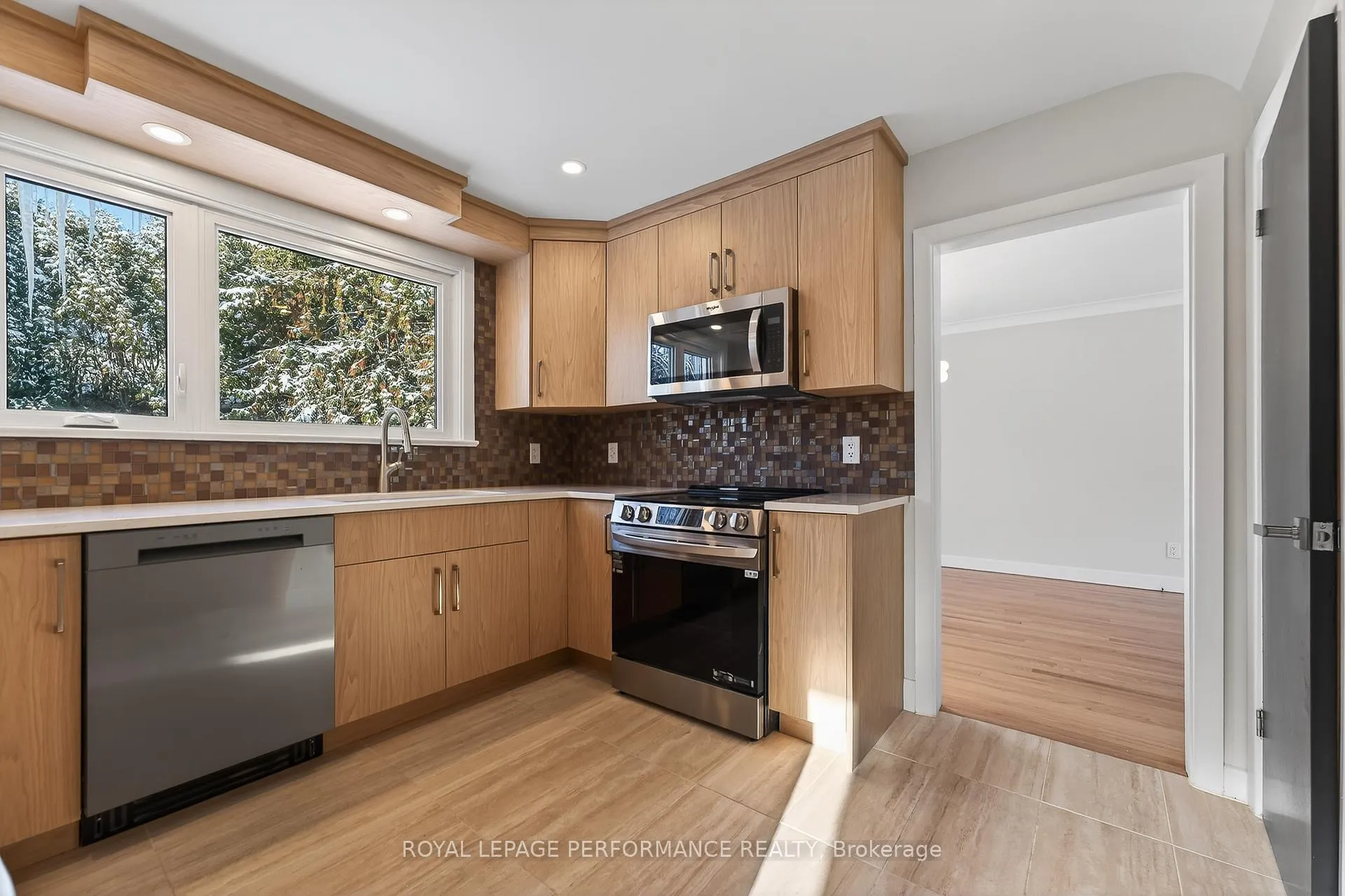 Photo 16 of 274 Compton Avenue, Ottawa, Woodroffe — HOMEH