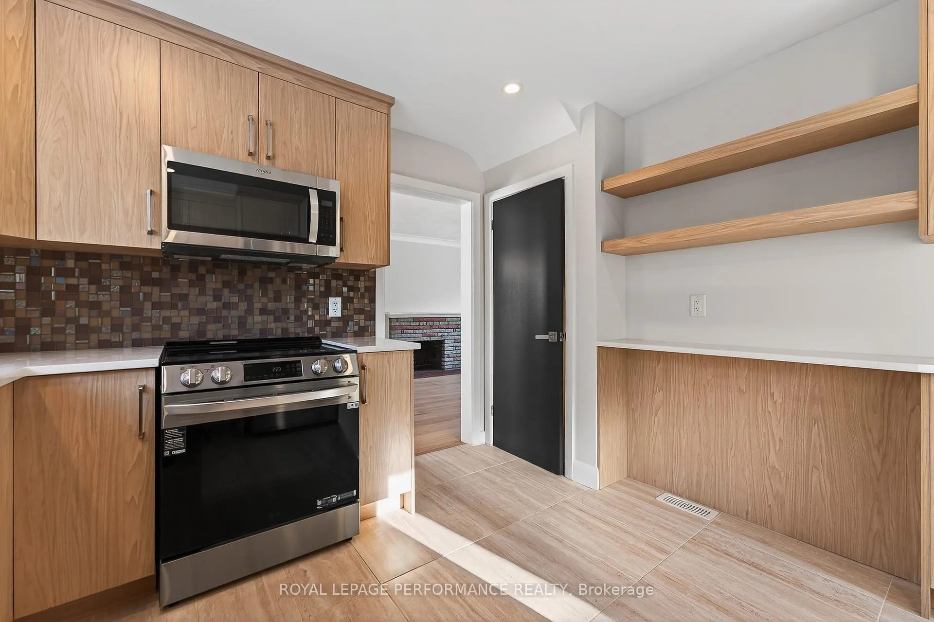 Photo 19 of 274 Compton Avenue, Ottawa, Woodroffe — HOMEH