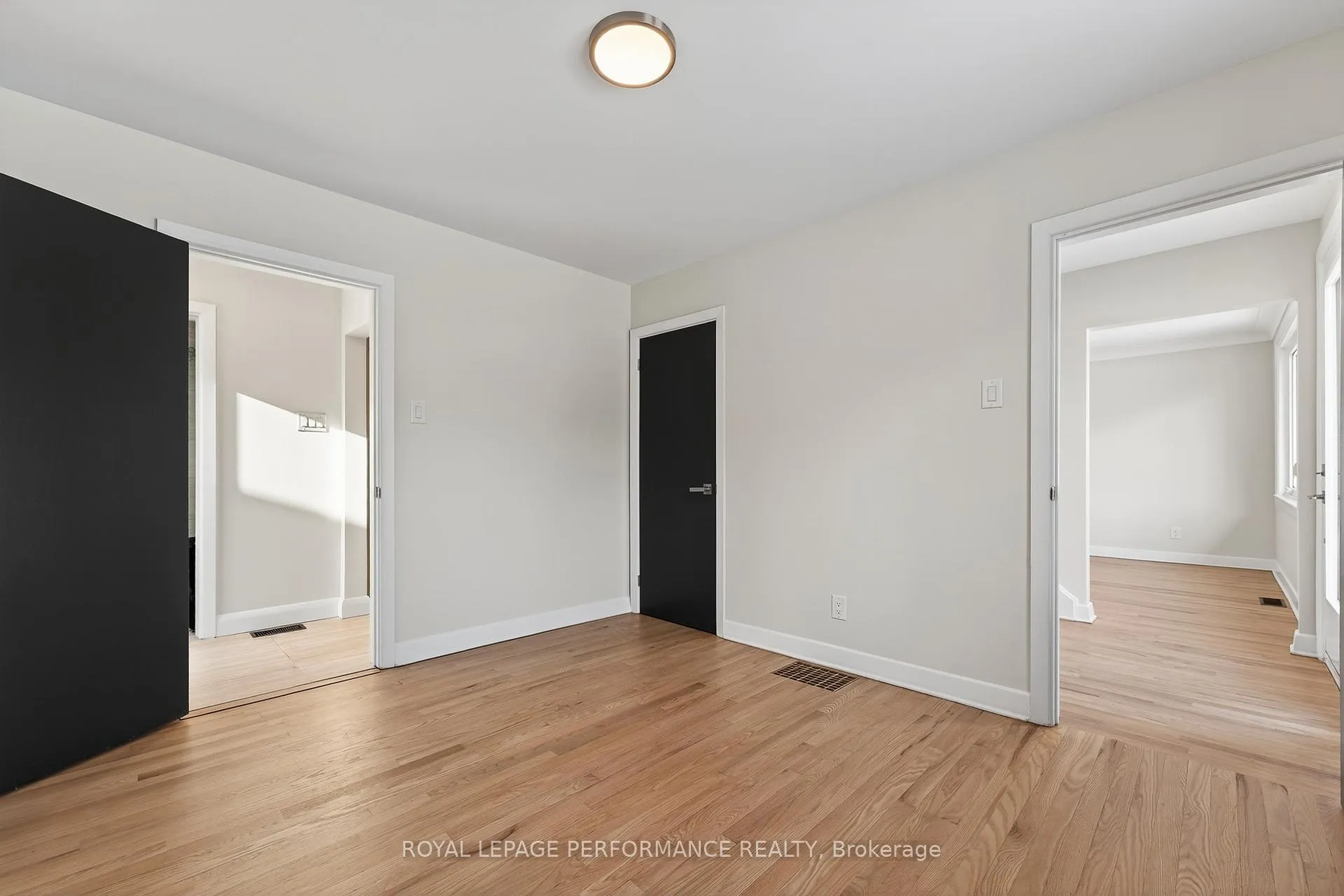 Photo 23 of 274 Compton Avenue, Ottawa, Woodroffe — HOMEH