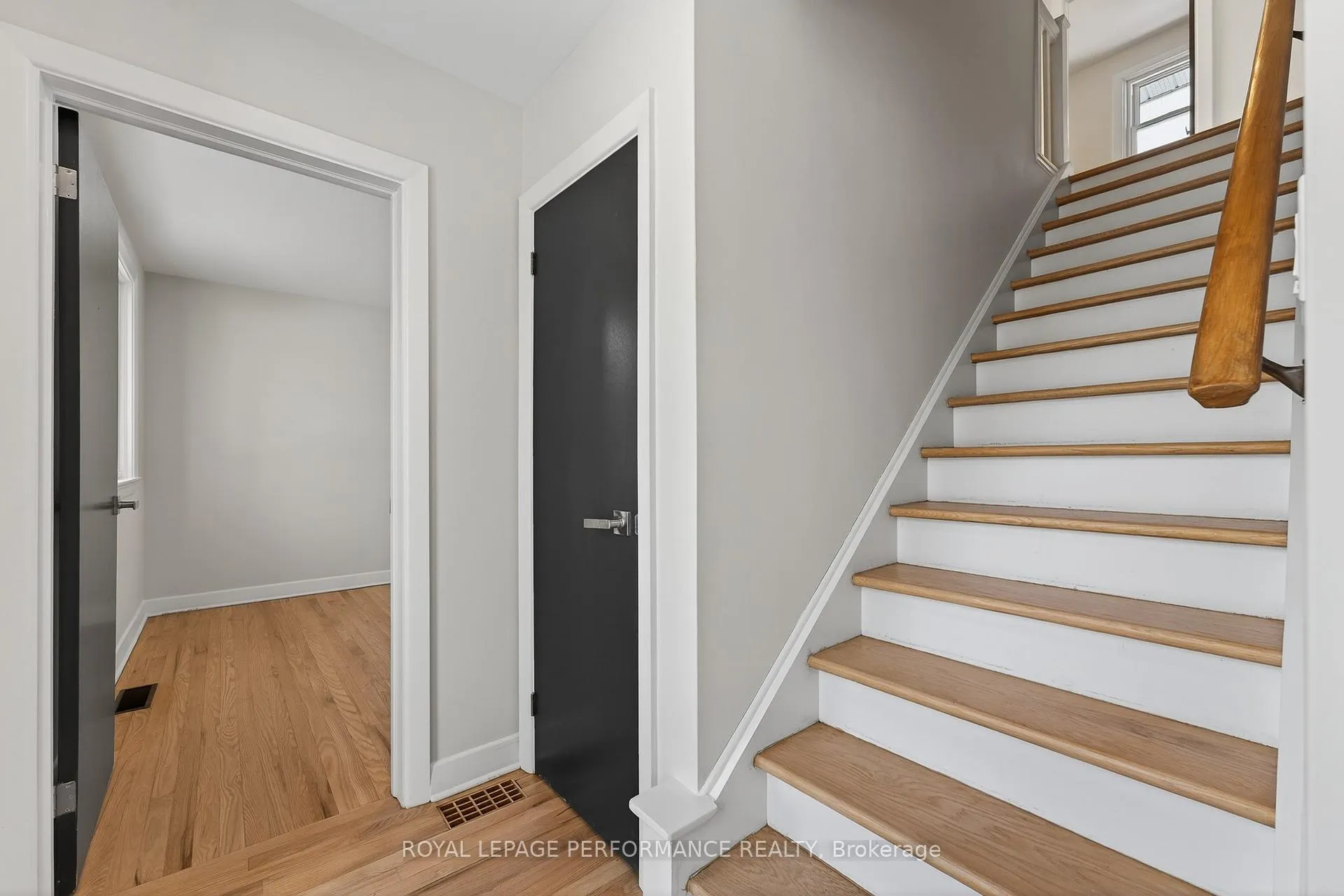 Photo 25 of 274 Compton Avenue, Ottawa, Woodroffe — HOMEH