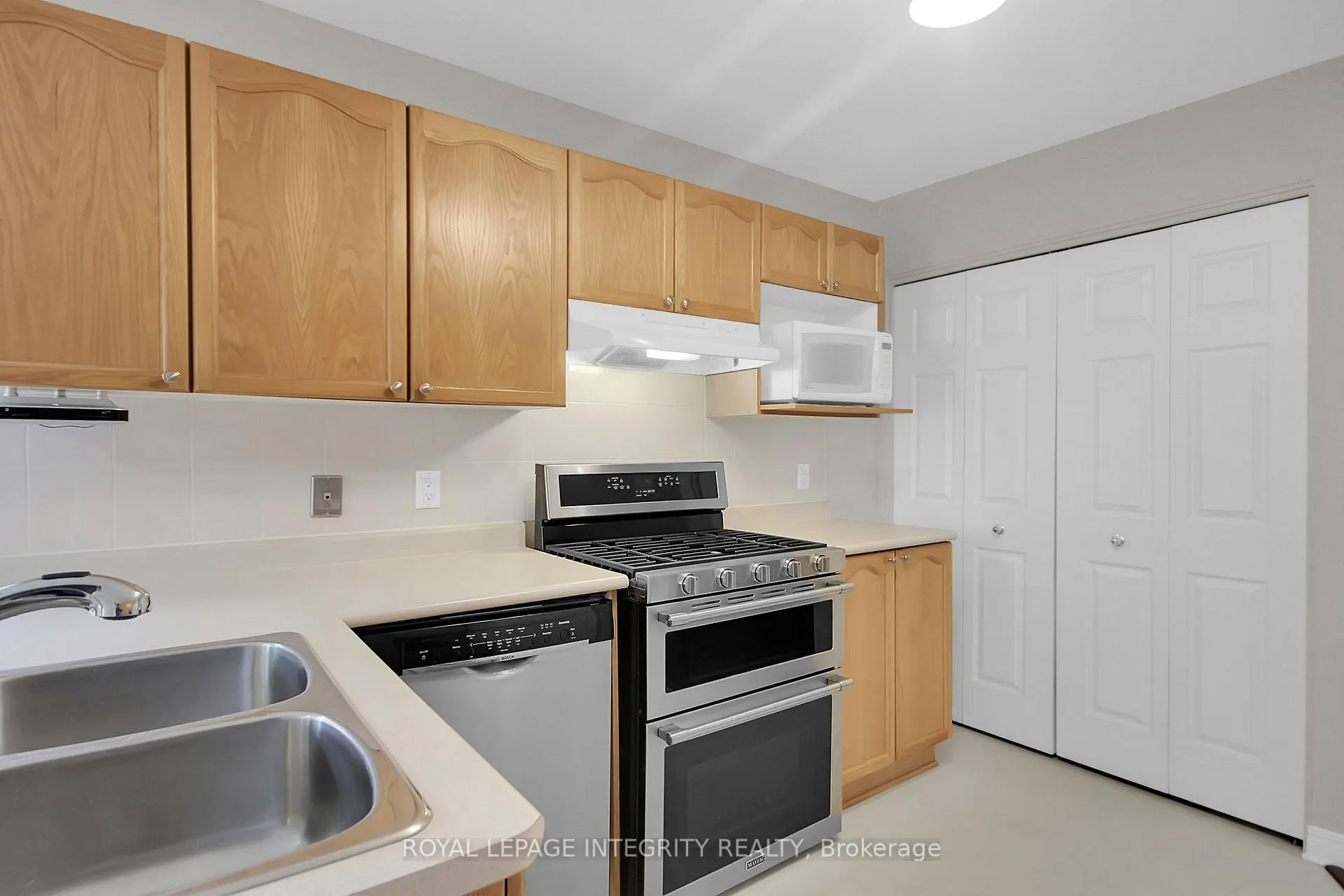 Photo 11 of 22 Halkirk Avenue, Ottawa, Kanata - Glencairn/Hazeldean — HOMEH