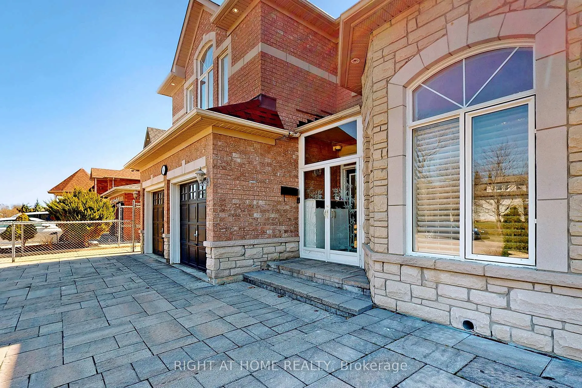 Photo 3 of 861 Strouds Lane, Pickering, Amberlea — HOMEH