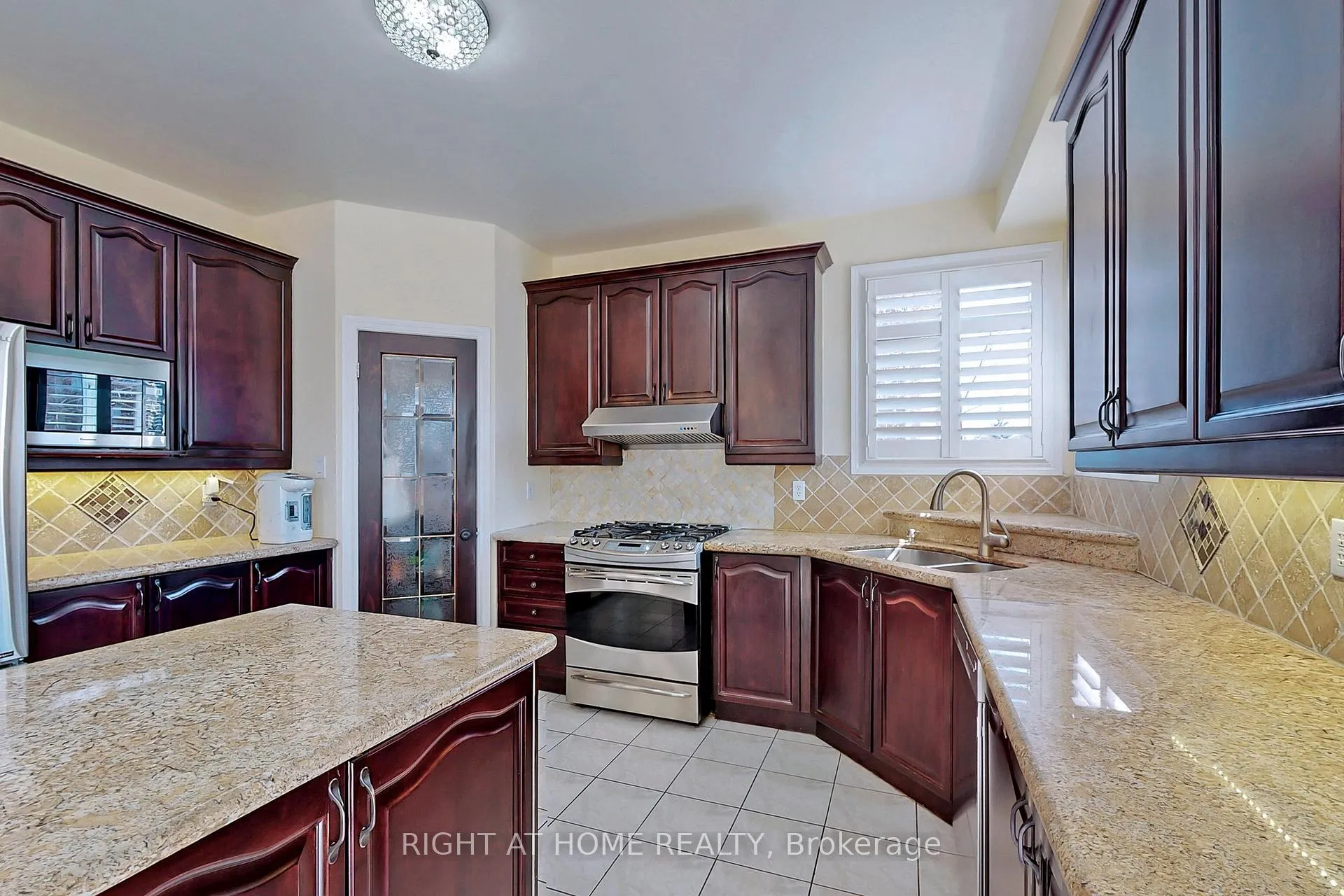Photo 19 of 861 Strouds Lane, Pickering, Amberlea — HOMEH