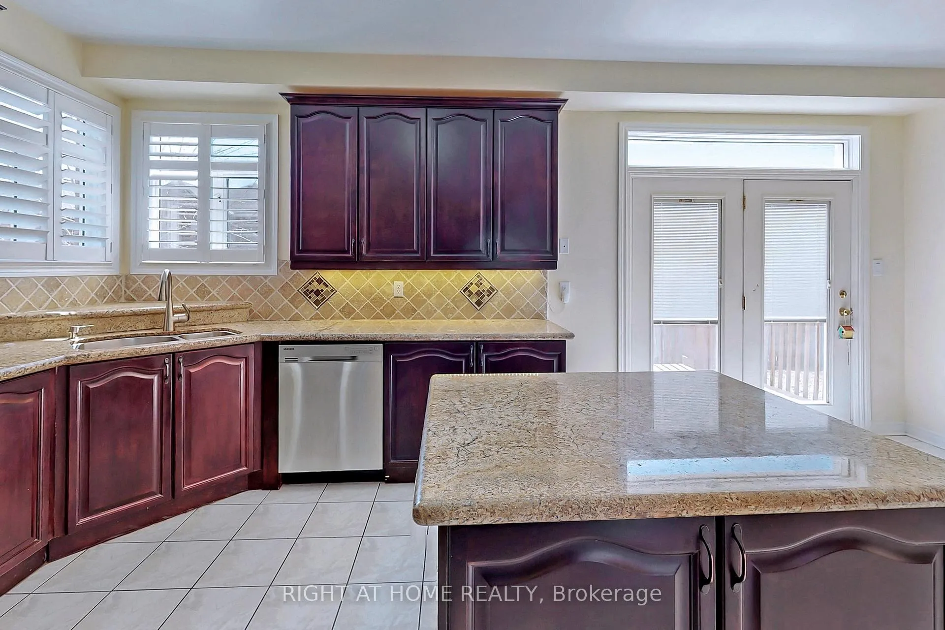 Photo 21 of 861 Strouds Lane, Pickering, Amberlea — HOMEH