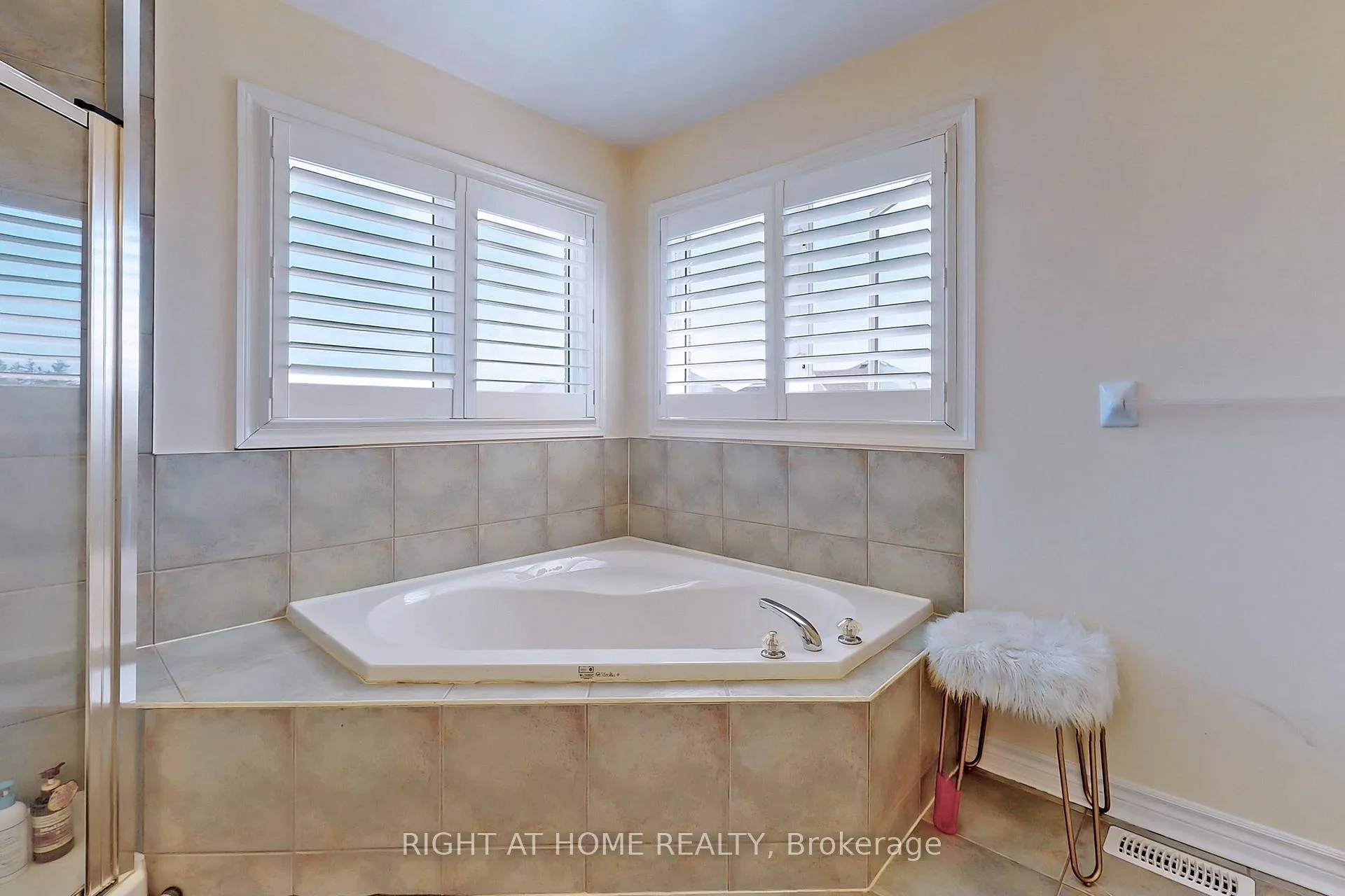 Photo 29 of 861 Strouds Lane, Pickering, Amberlea — HOMEH