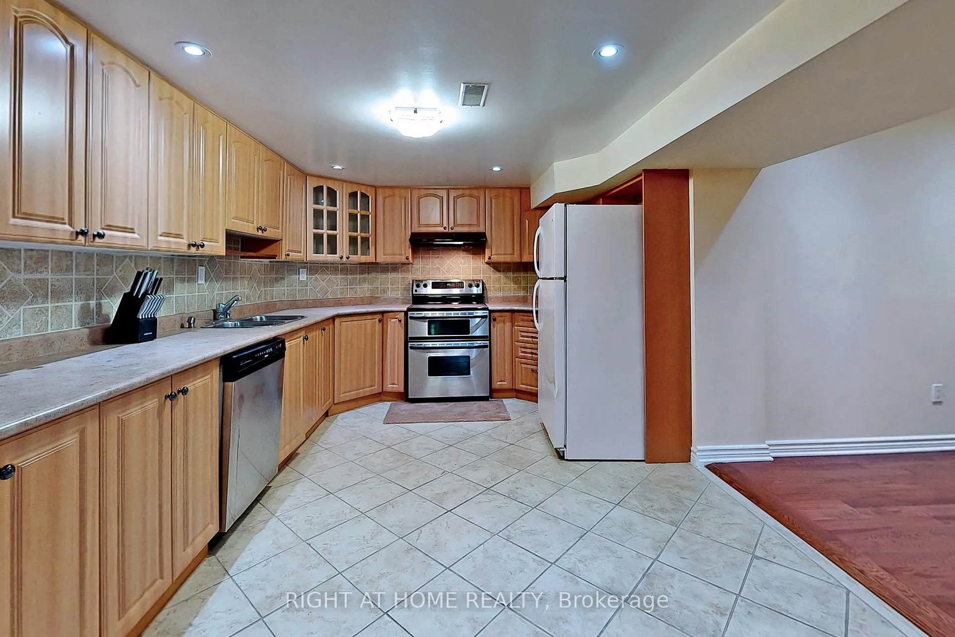 Photo 38 of 861 Strouds Lane, Pickering, Amberlea — HOMEH