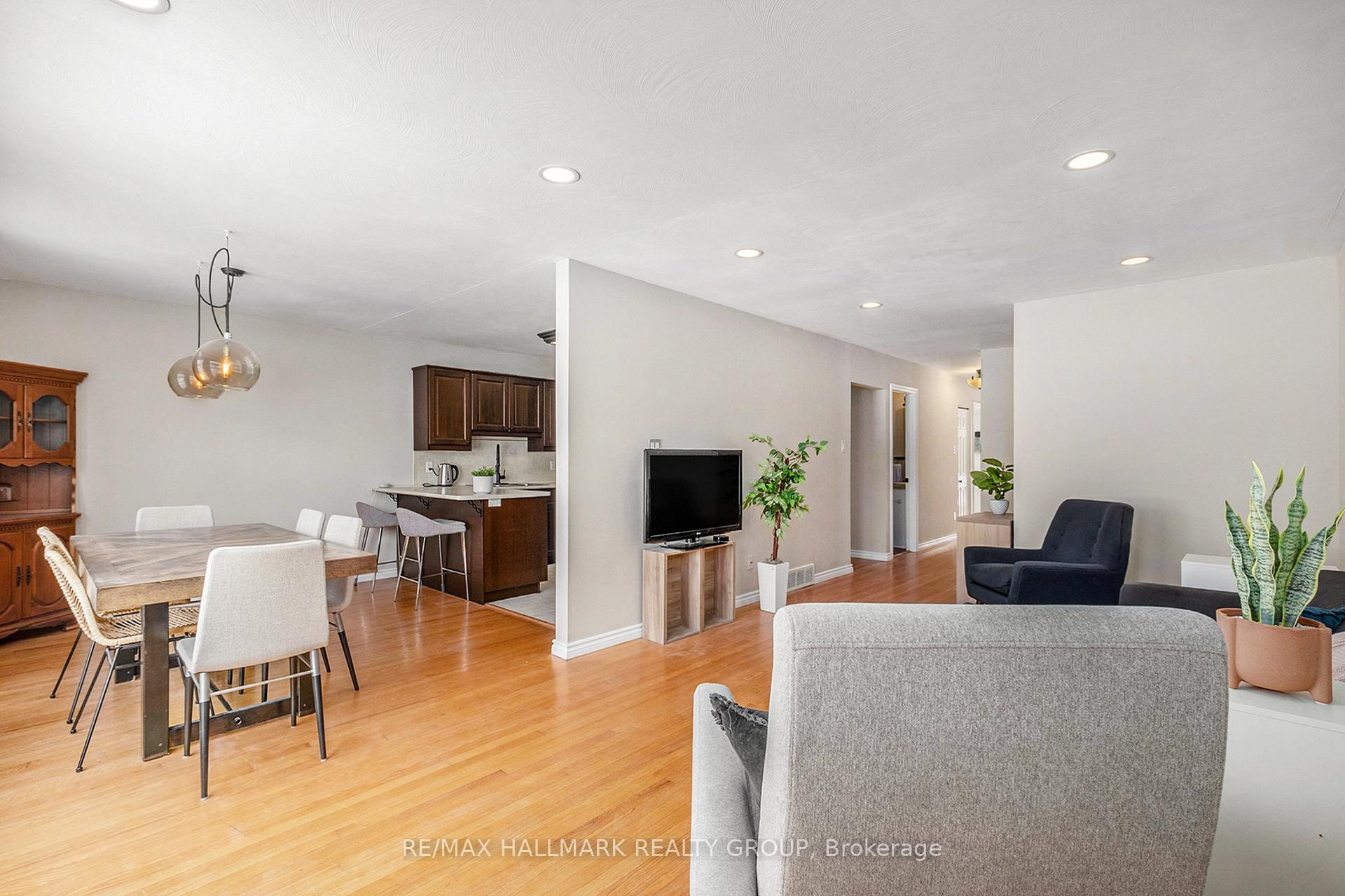 Photo 5 of 114 Fieldrow Street, Ottawa, Meadowlands/Crestview — HOMEH