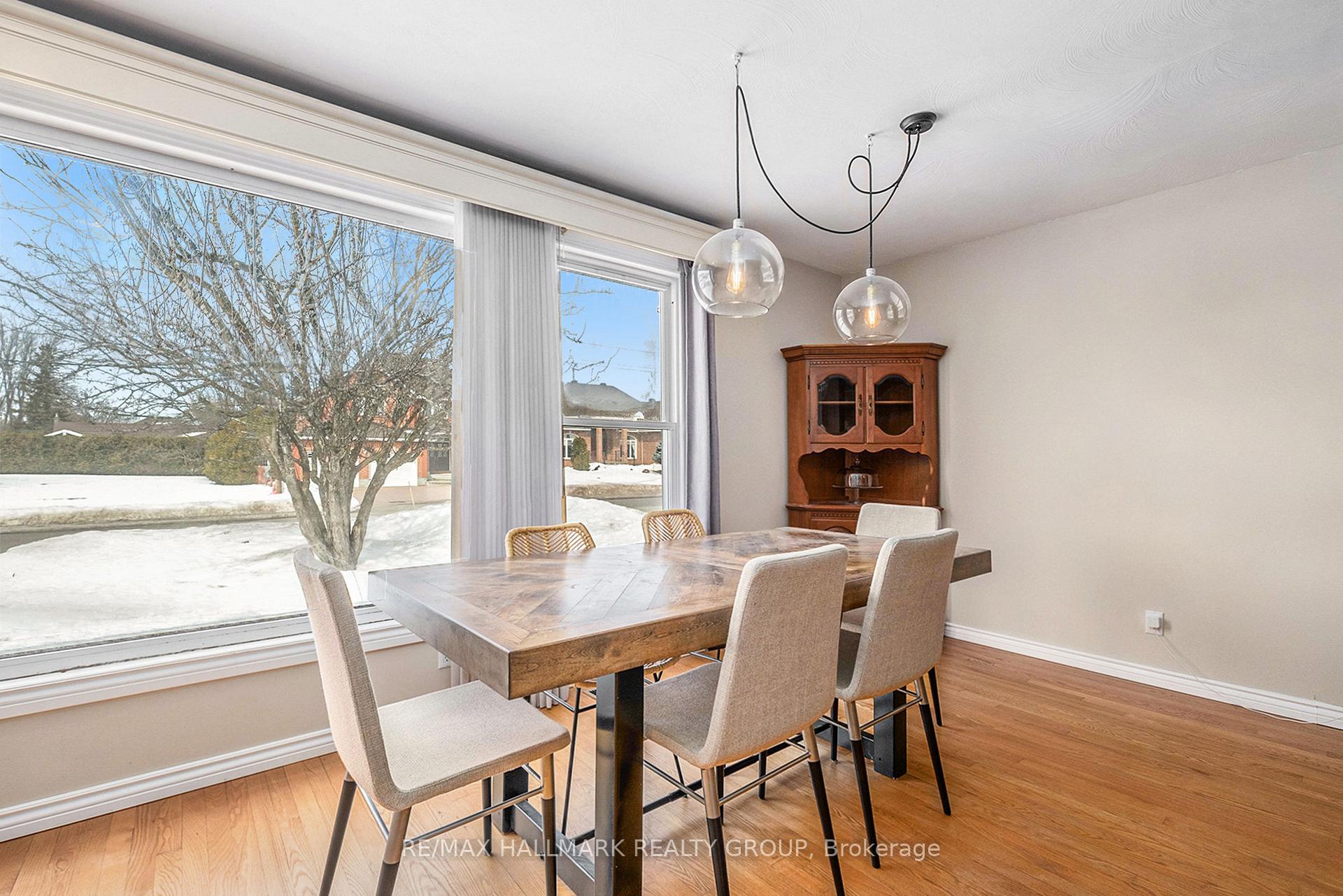 Photo 7 of 114 Fieldrow Street, Ottawa, Meadowlands/Crestview — HOMEH