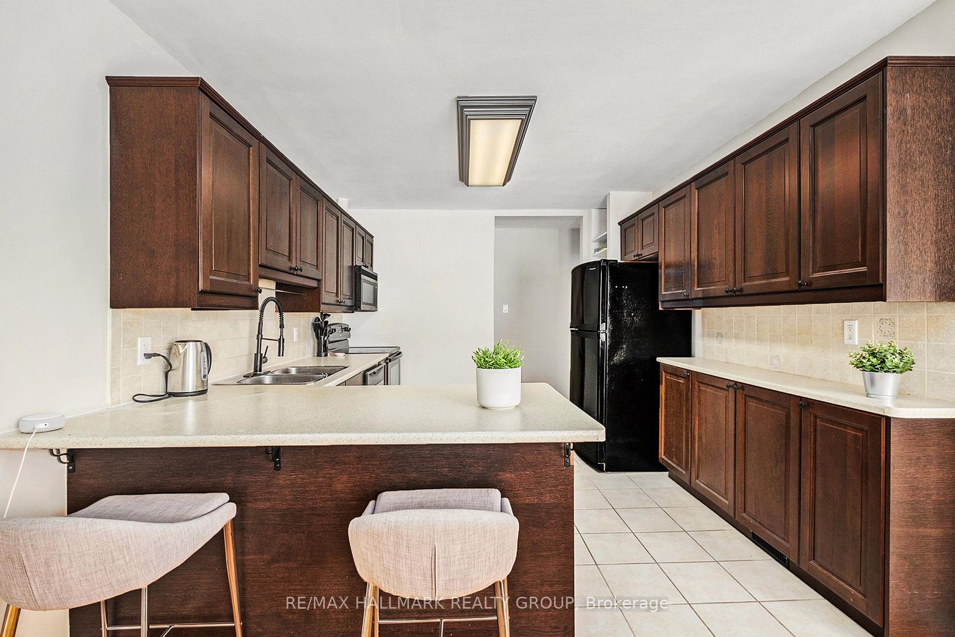 Photo 8 of 114 Fieldrow Street, Ottawa, Meadowlands/Crestview — HOMEH