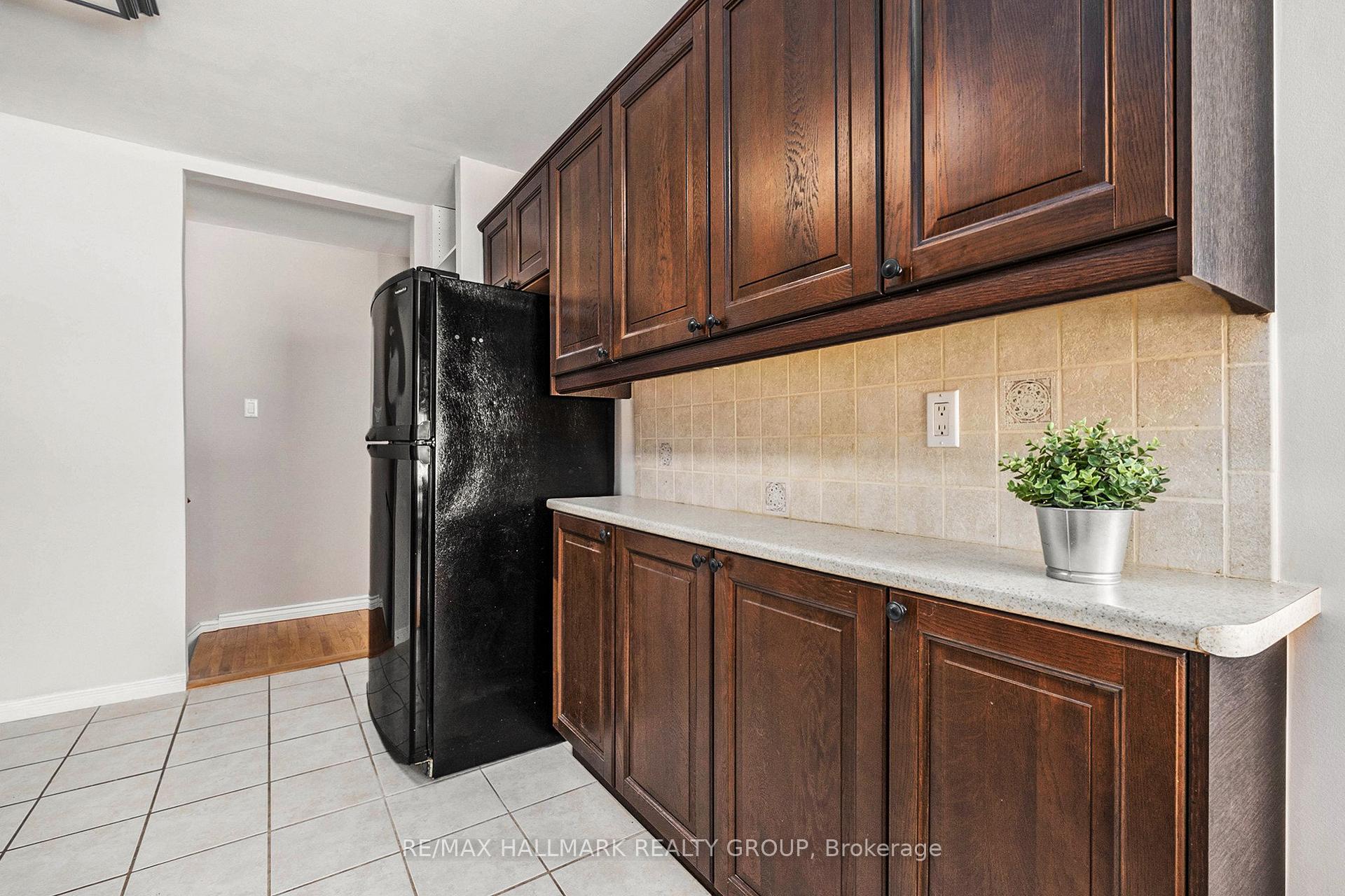 Photo 10 of 114 Fieldrow Street, Ottawa, Meadowlands/Crestview — HOMEH
