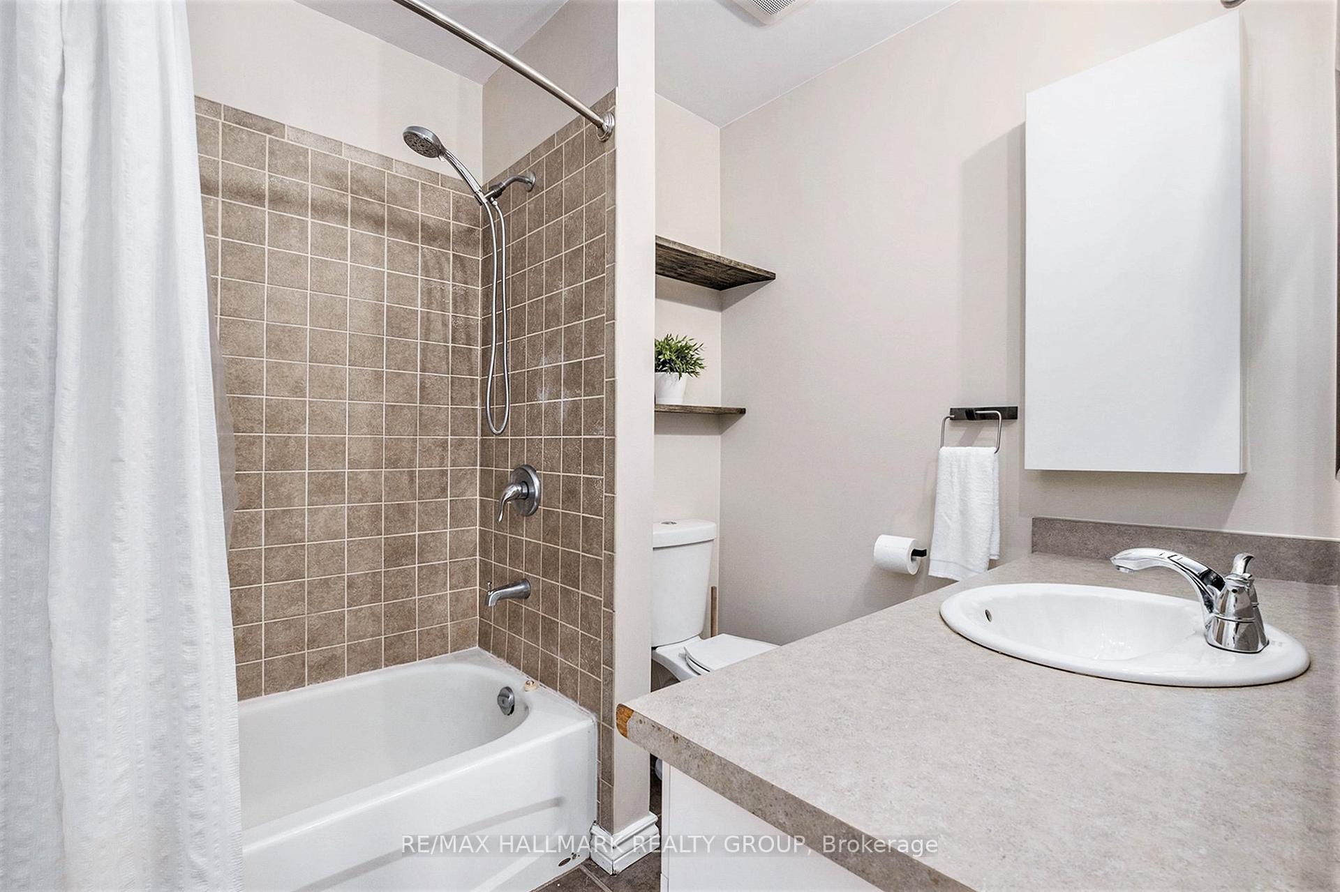 Photo 15 of 114 Fieldrow Street, Ottawa, Meadowlands/Crestview — HOMEH
