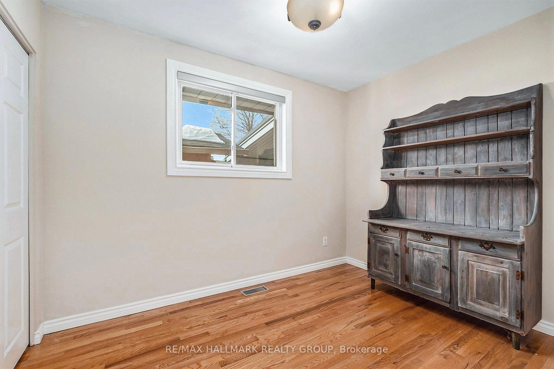 Photo 16 of 114 Fieldrow Street, Ottawa, Meadowlands/Crestview — HOMEH
