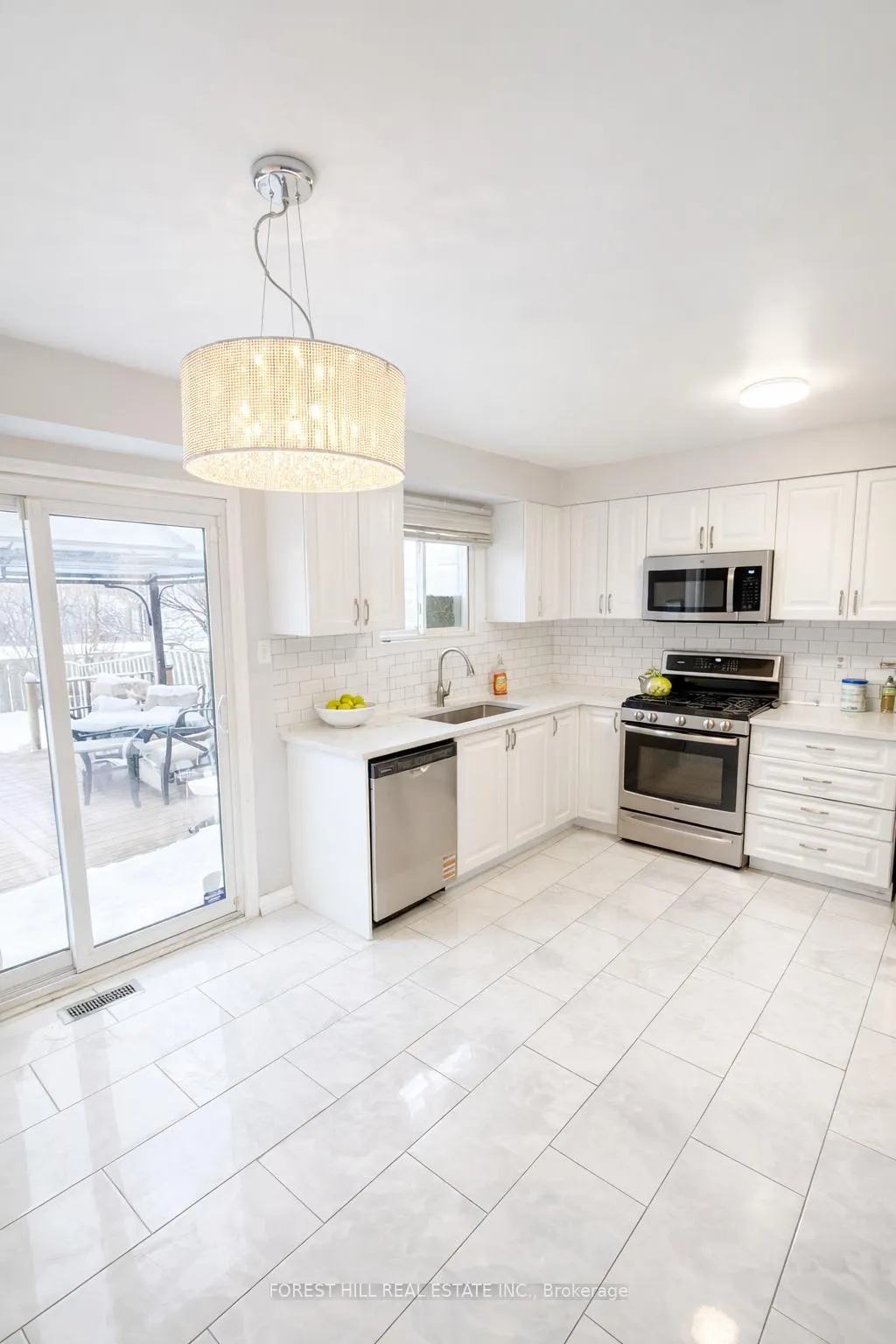 Photo 4 of 106 Melissa Crescent, Whitby, Blue Grass Meadows — HOMEH
