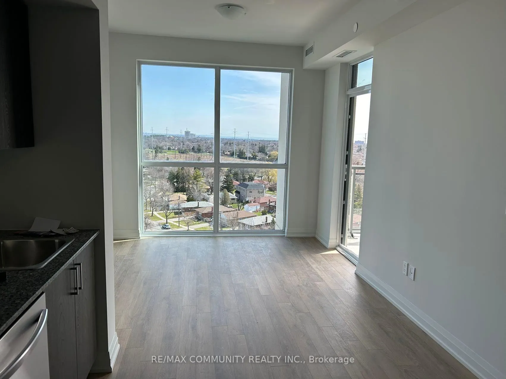 Front of Unit 1106, 10 Meadowglen Place
