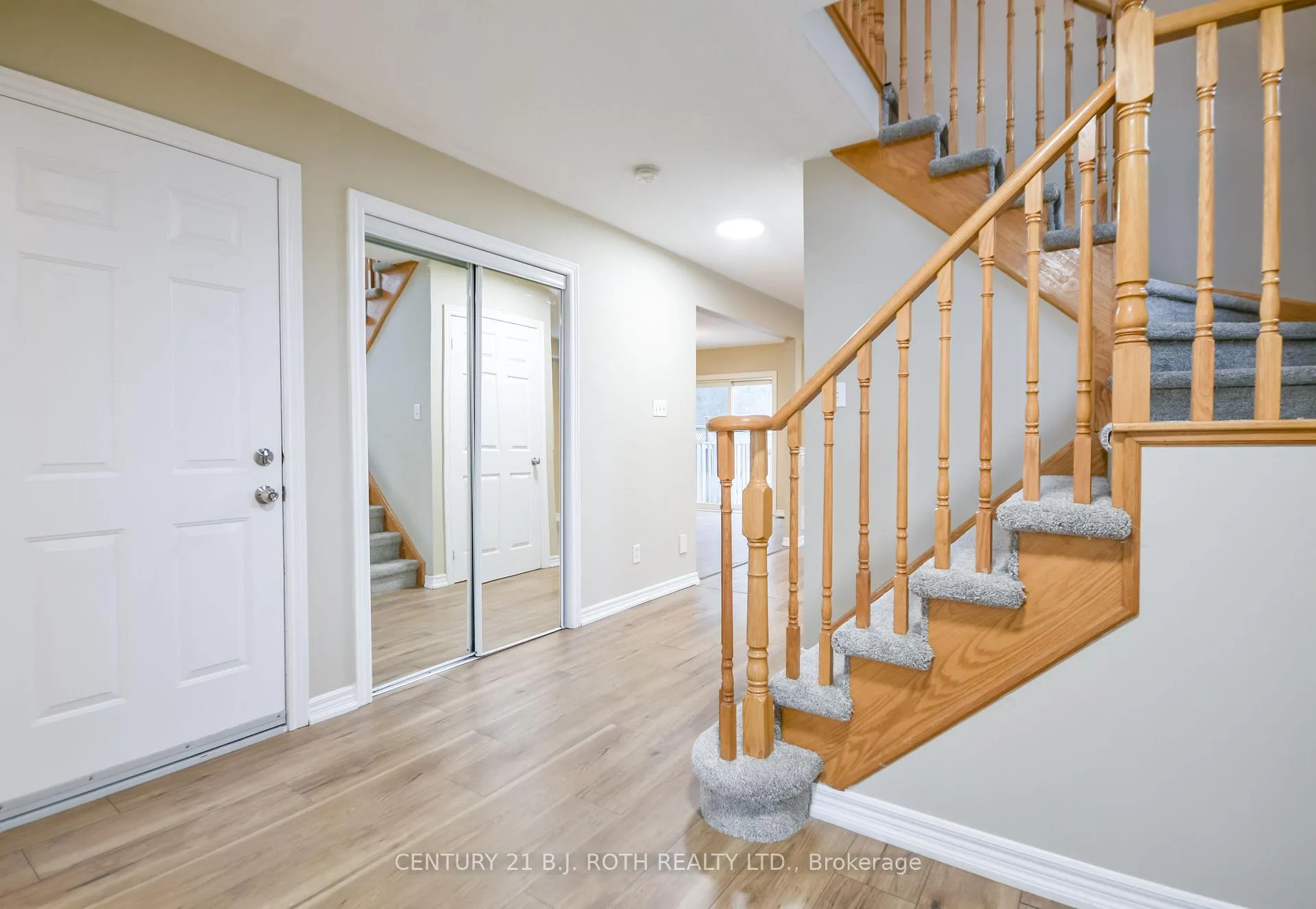 Photo 4 of 194 Sundew Drive, Barrie, Holly — HOMEH