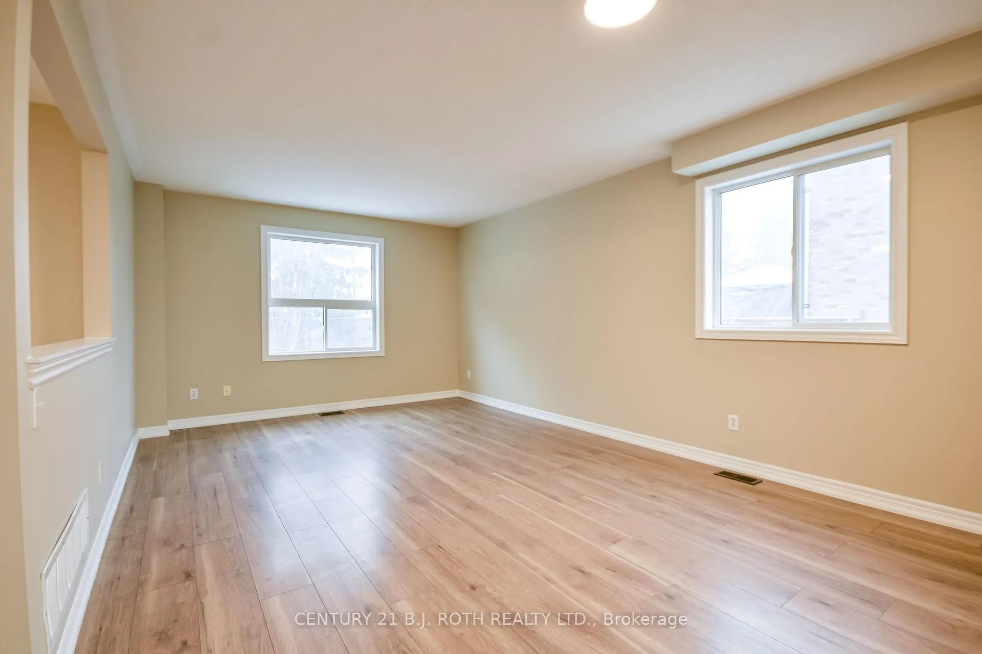Photo 5 of 194 Sundew Drive, Barrie, Holly — HOMEH