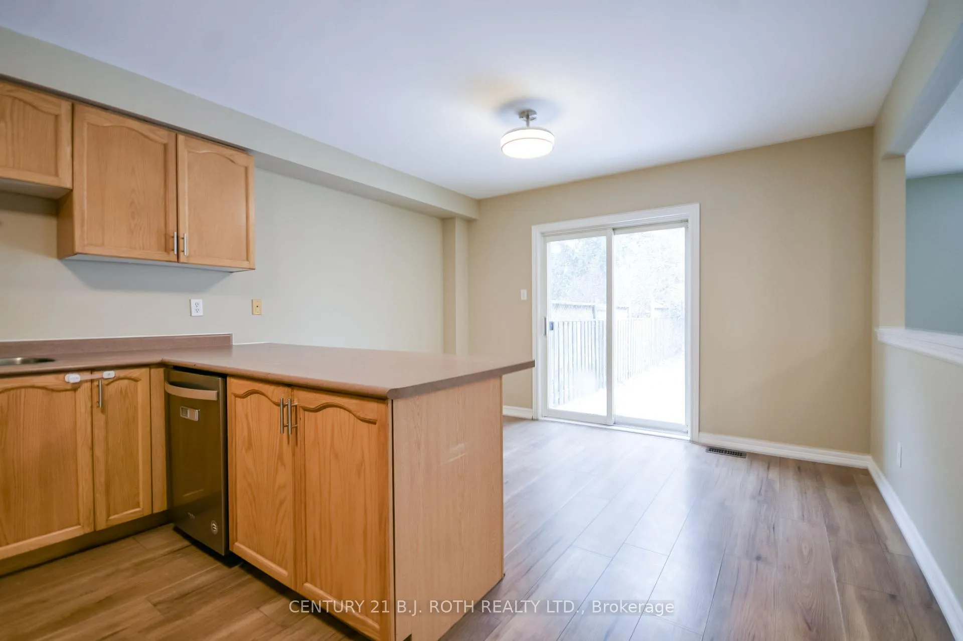 Photo 13 of 194 Sundew Drive, Barrie, Holly — HOMEH