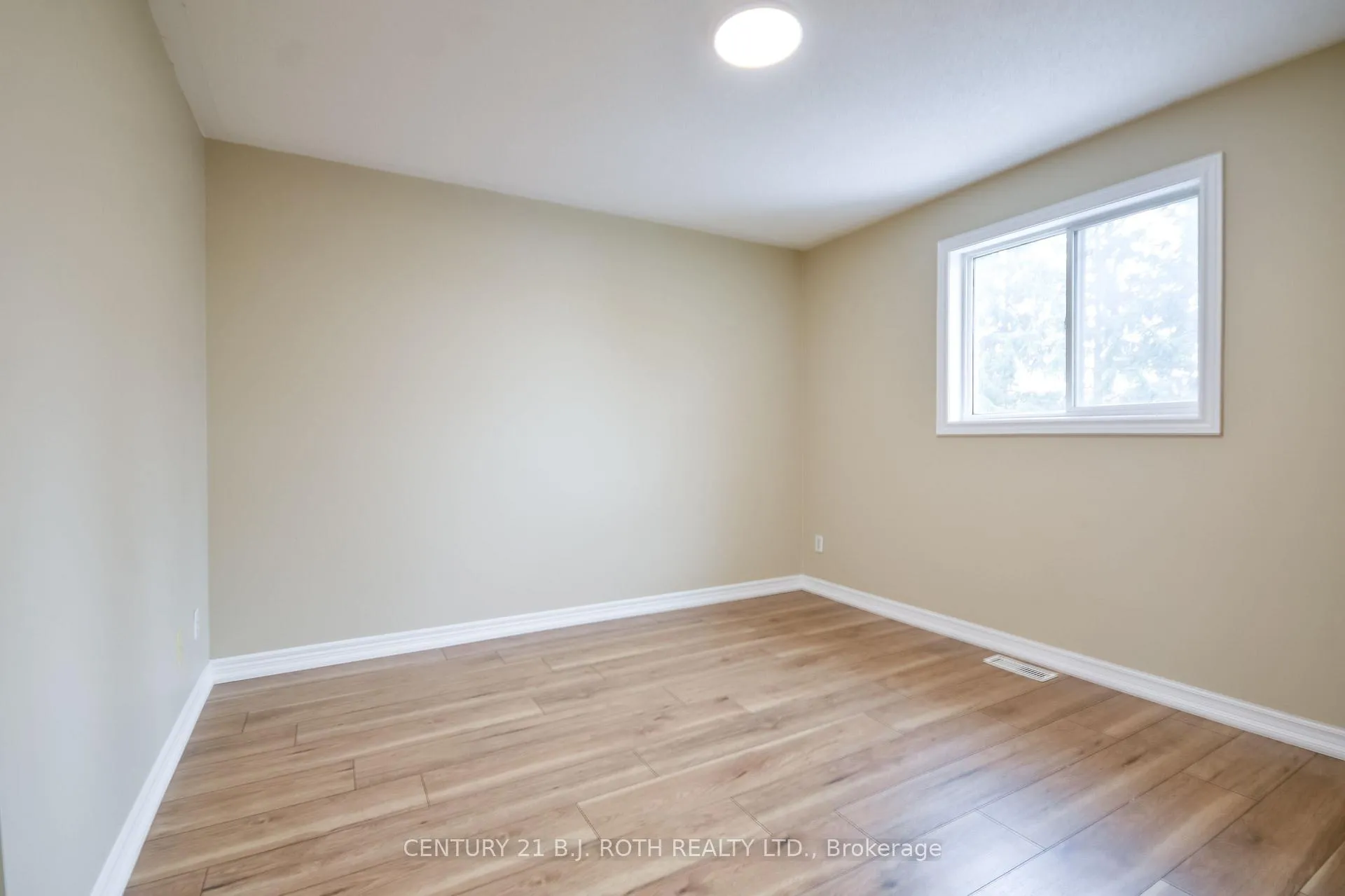 Photo 25 of 194 Sundew Drive, Barrie, Holly — HOMEH