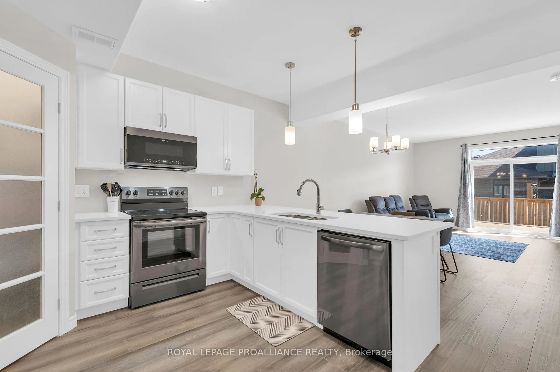 Photo 10 of 84 Athabaska Drive, Belleville, Thurlow Ward — HOMEH
