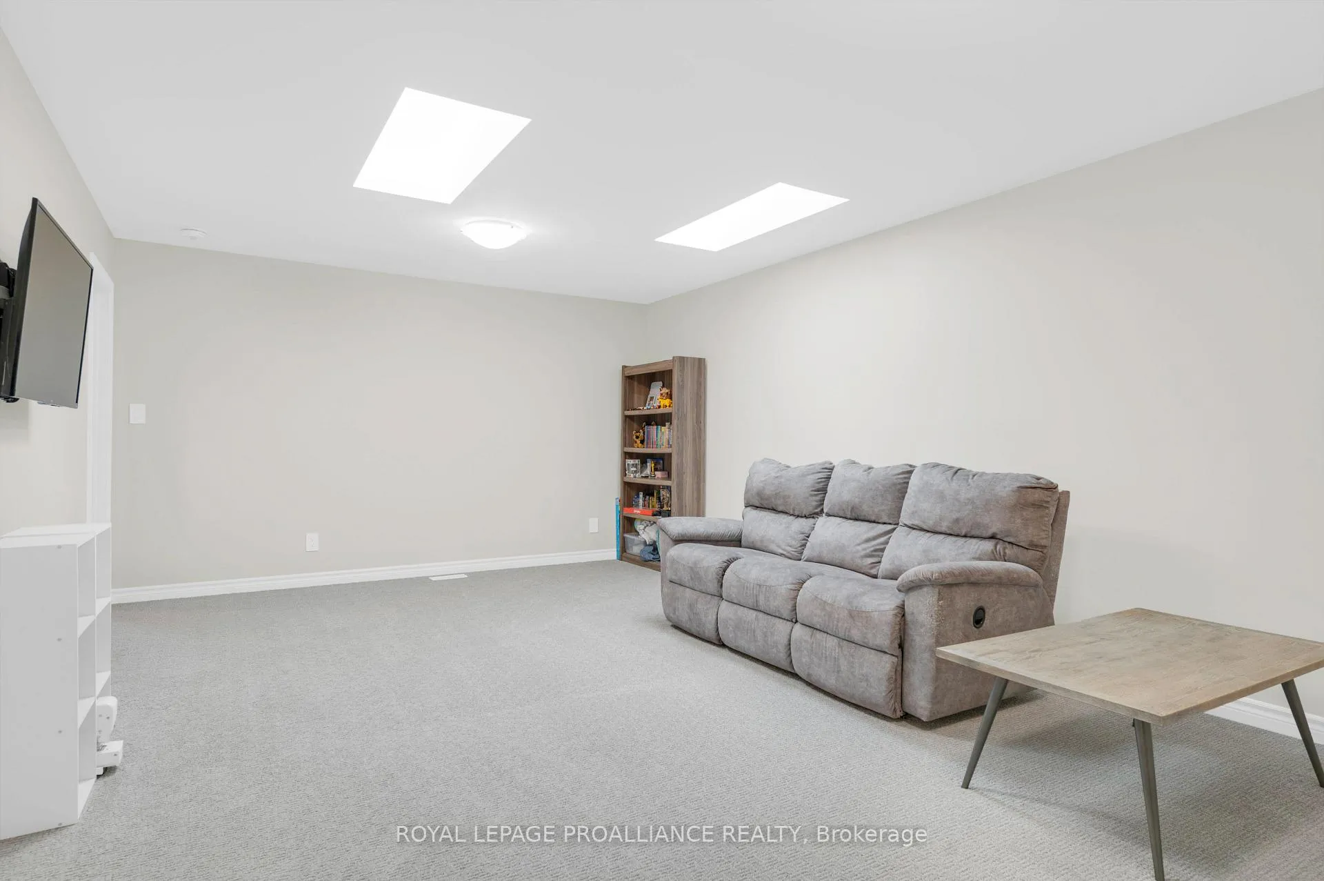 Photo 25 of 84 Athabaska Drive, Belleville, Thurlow Ward — HOMEH