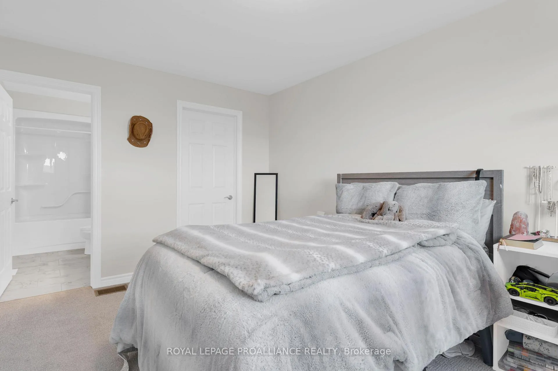 Photo 28 of 84 Athabaska Drive, Belleville, Thurlow Ward — HOMEH