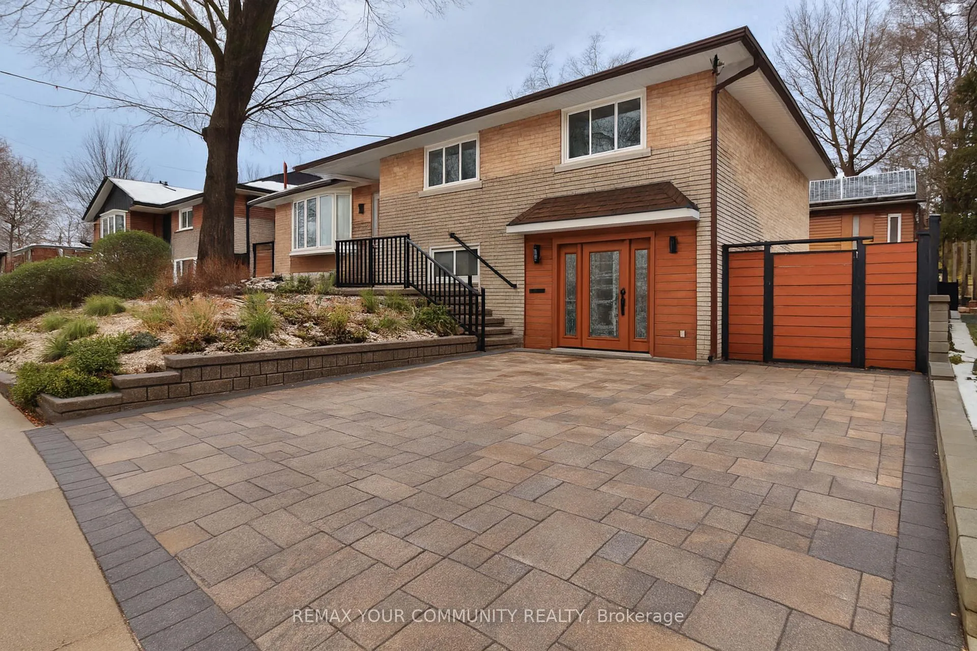 Front of Unit Lower Floor, 20 Burnview Crescent