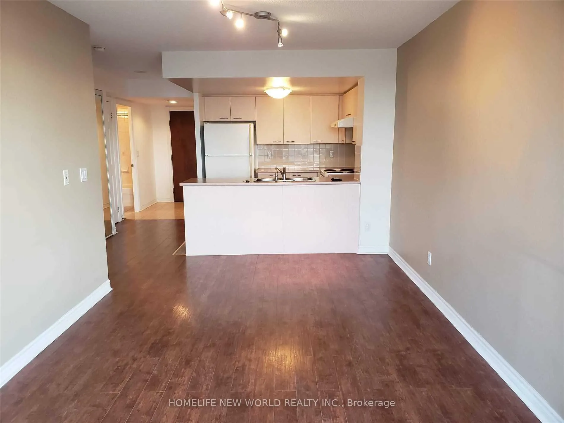 Photo 8 of Unit 301, 130 Pond Drive, Markham, Commerce Valley — HOMEH
