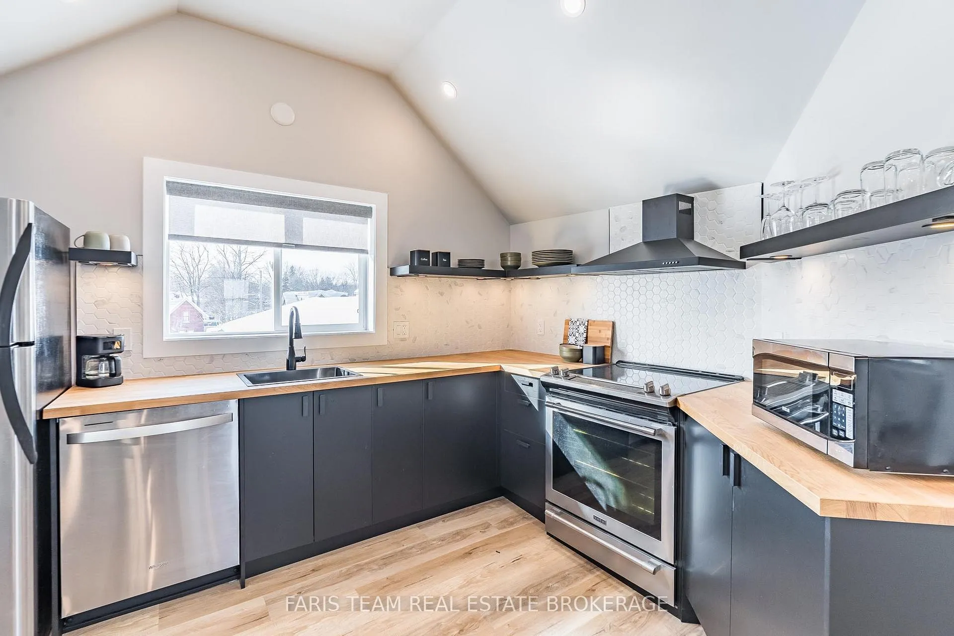 Photo 28 of 452 Hannah Street, Midland — HOMEH