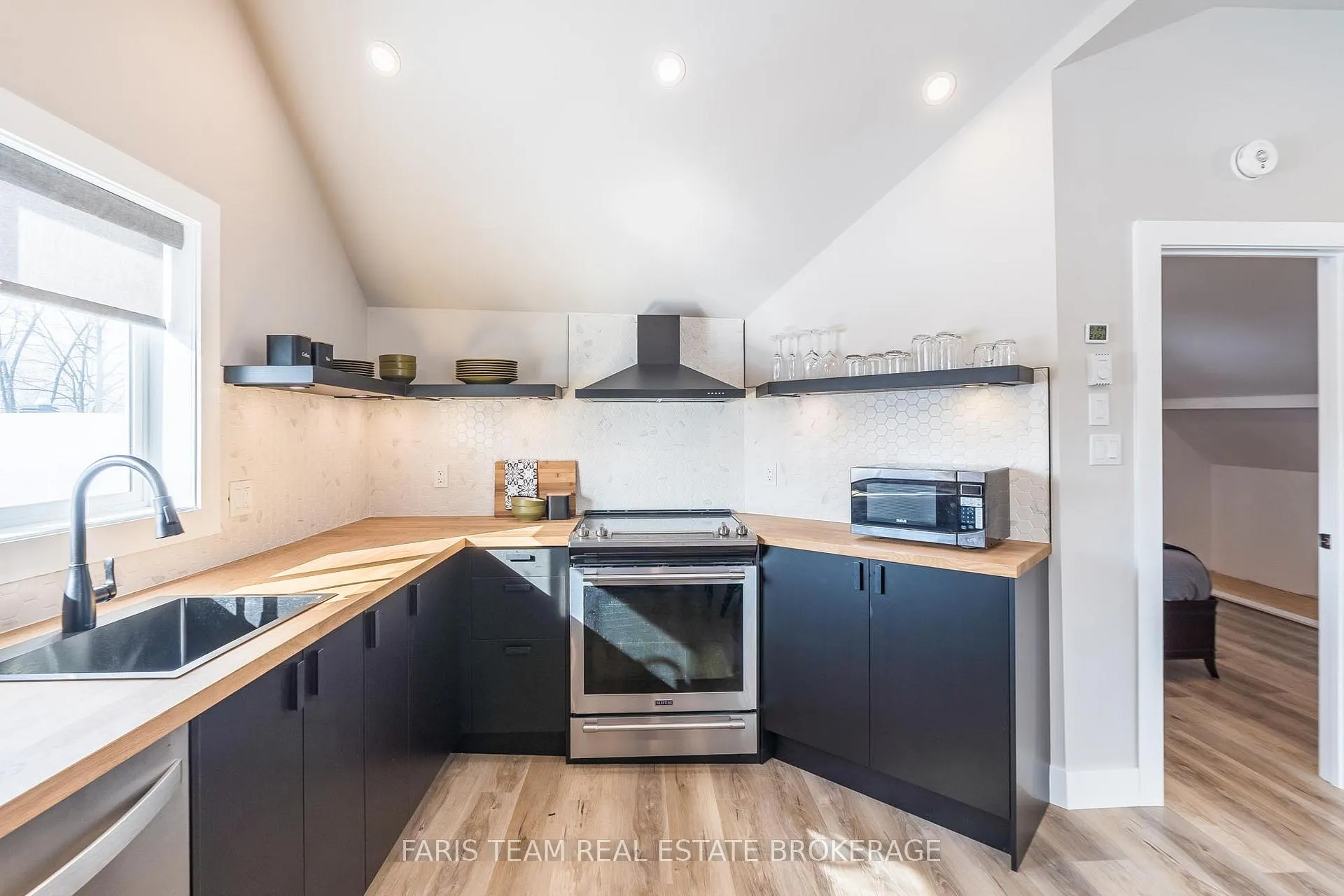 Photo 29 of 452 Hannah Street, Midland — HOMEH
